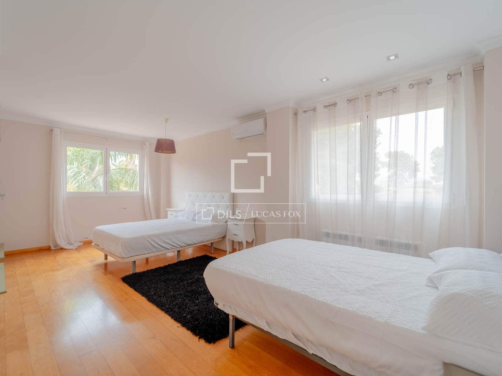 Villa/Maison de 8 chambres à louer à Burjassot avec piscine - 5 500 € (Ref: 9990923)