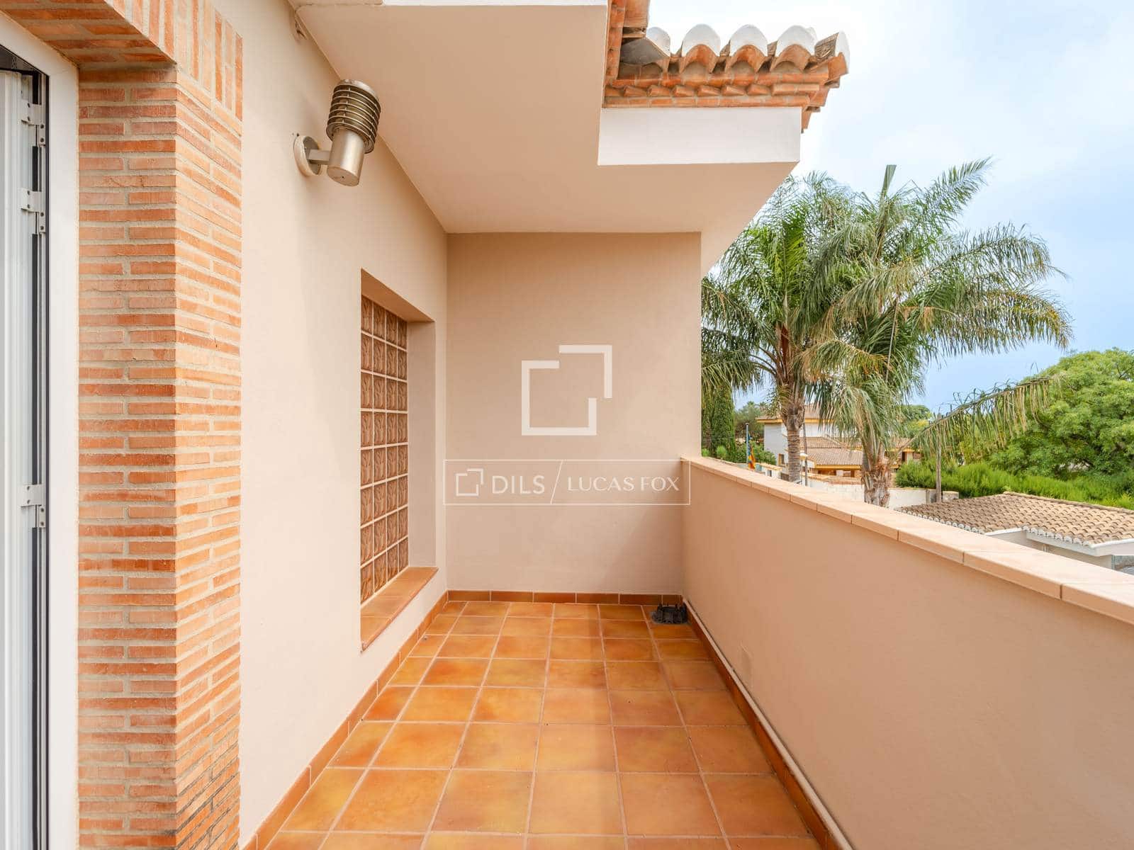 Villa/Maison de 8 chambres à louer à Burjassot avec piscine - 5 500 € (Ref: 9990923)