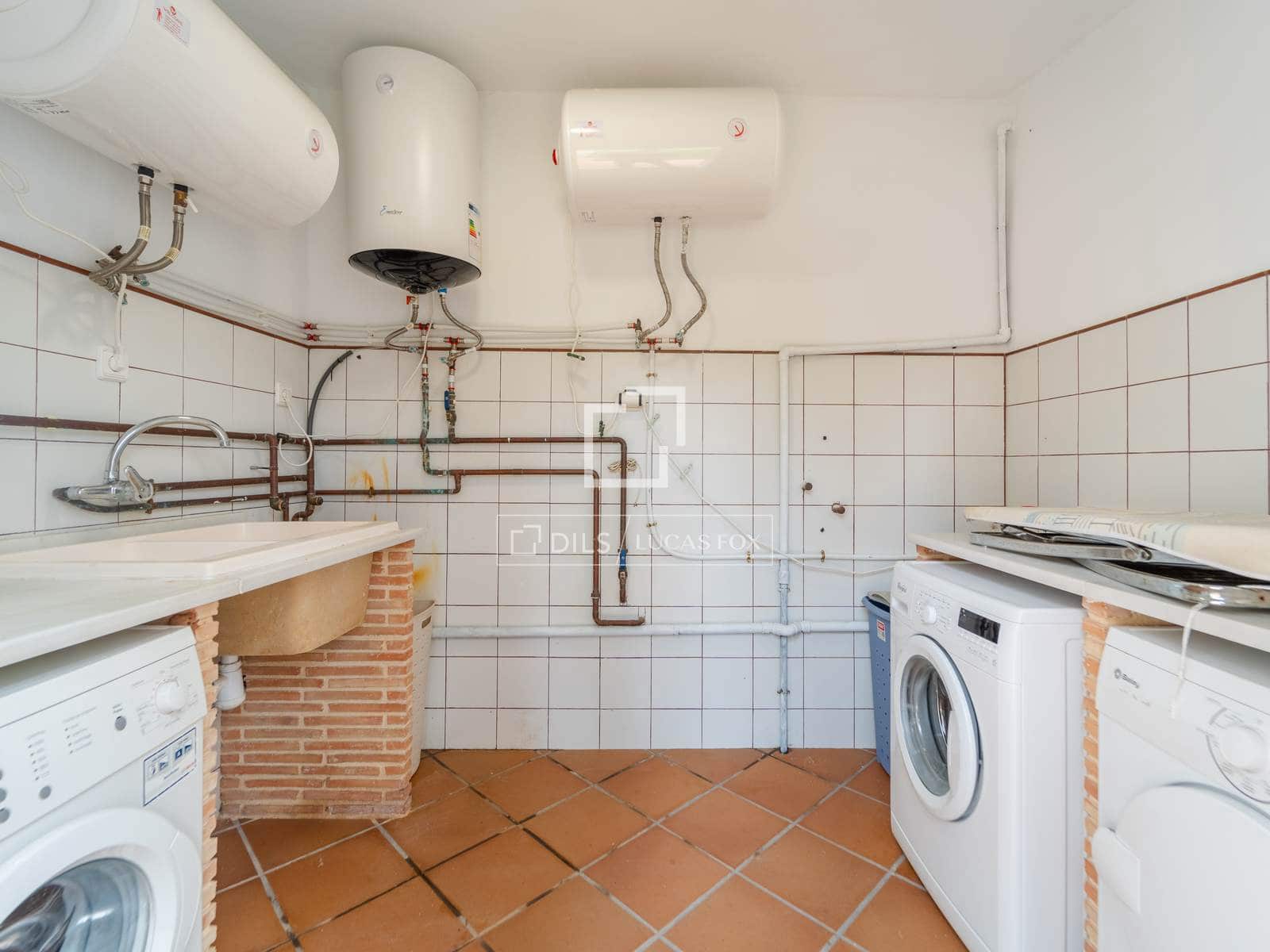 Villa/Maison de 8 chambres à louer à Burjassot avec piscine - 5 500 € (Ref: 9990923)