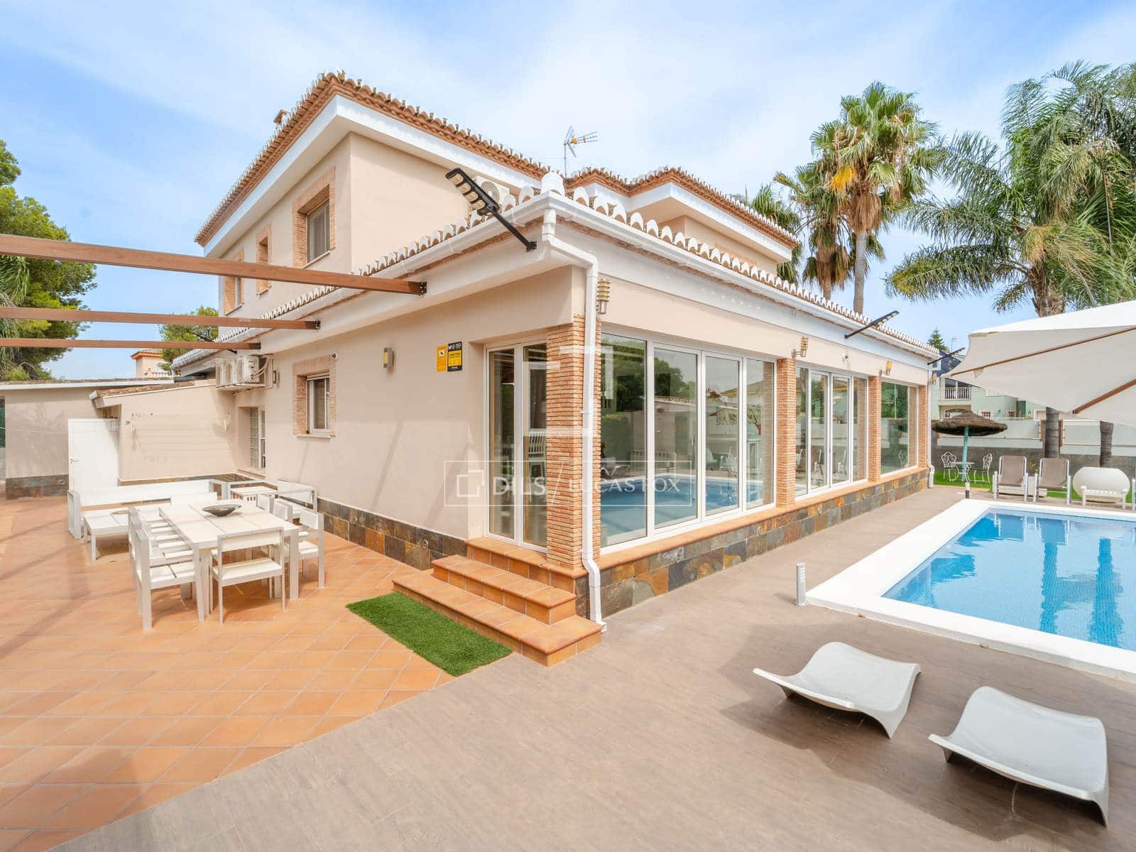 Villa/Maison de 8 chambres à louer à Burjassot avec piscine - 5 500 € (Ref: 9990923)