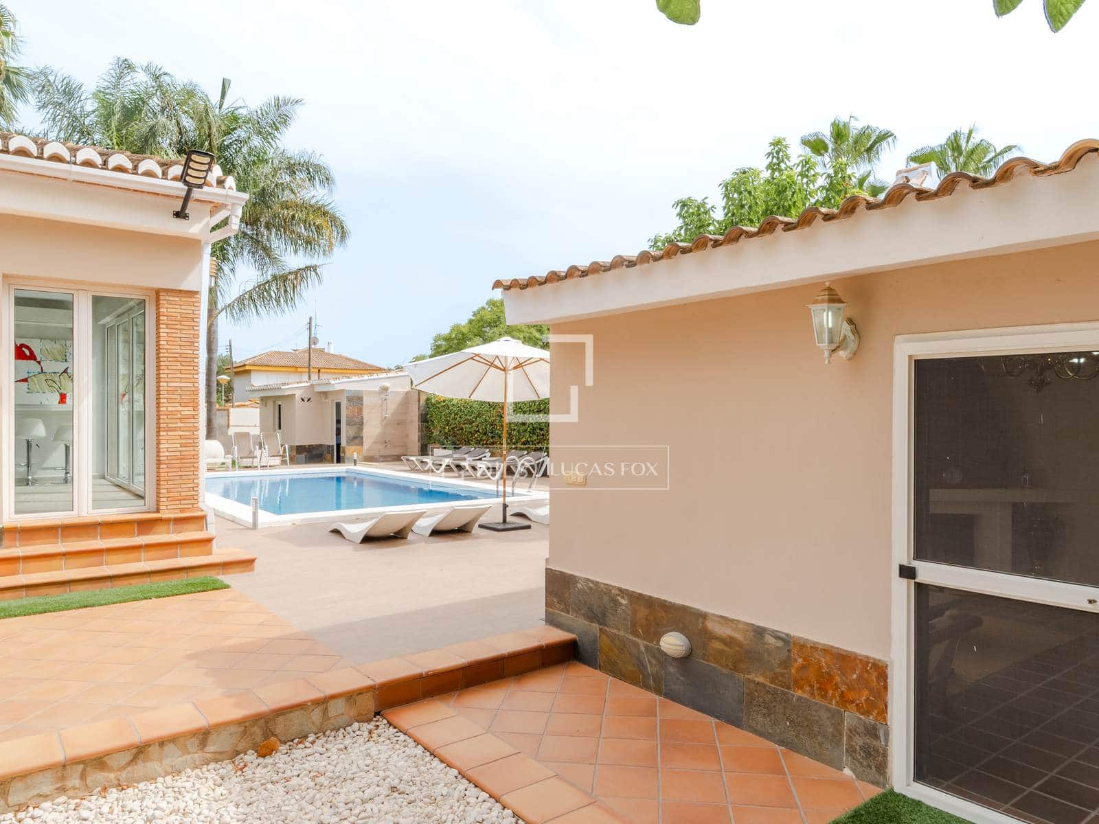 Villa/Maison de 8 chambres à louer à Burjassot avec piscine - 5 500 € (Ref: 9990923)