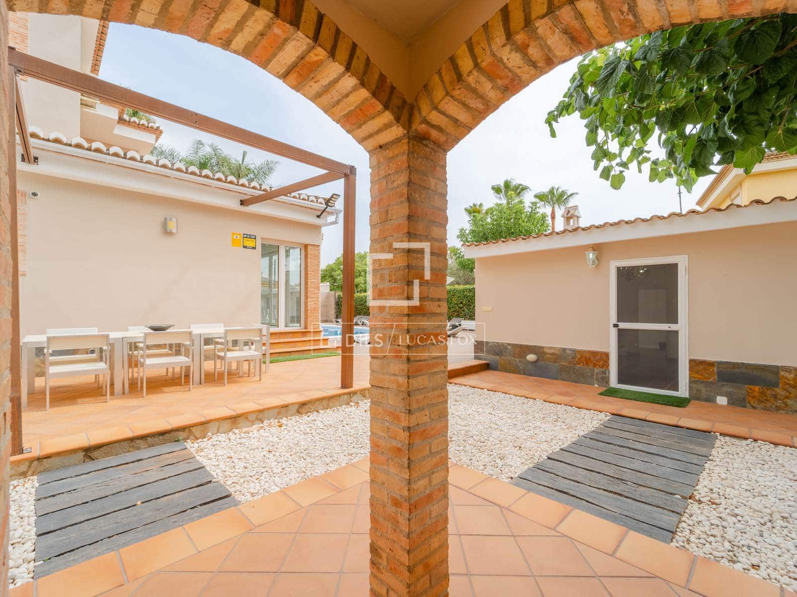 Villa/Maison de 8 chambres à louer à Burjassot avec piscine - 5 500 € (Ref: 9990923)