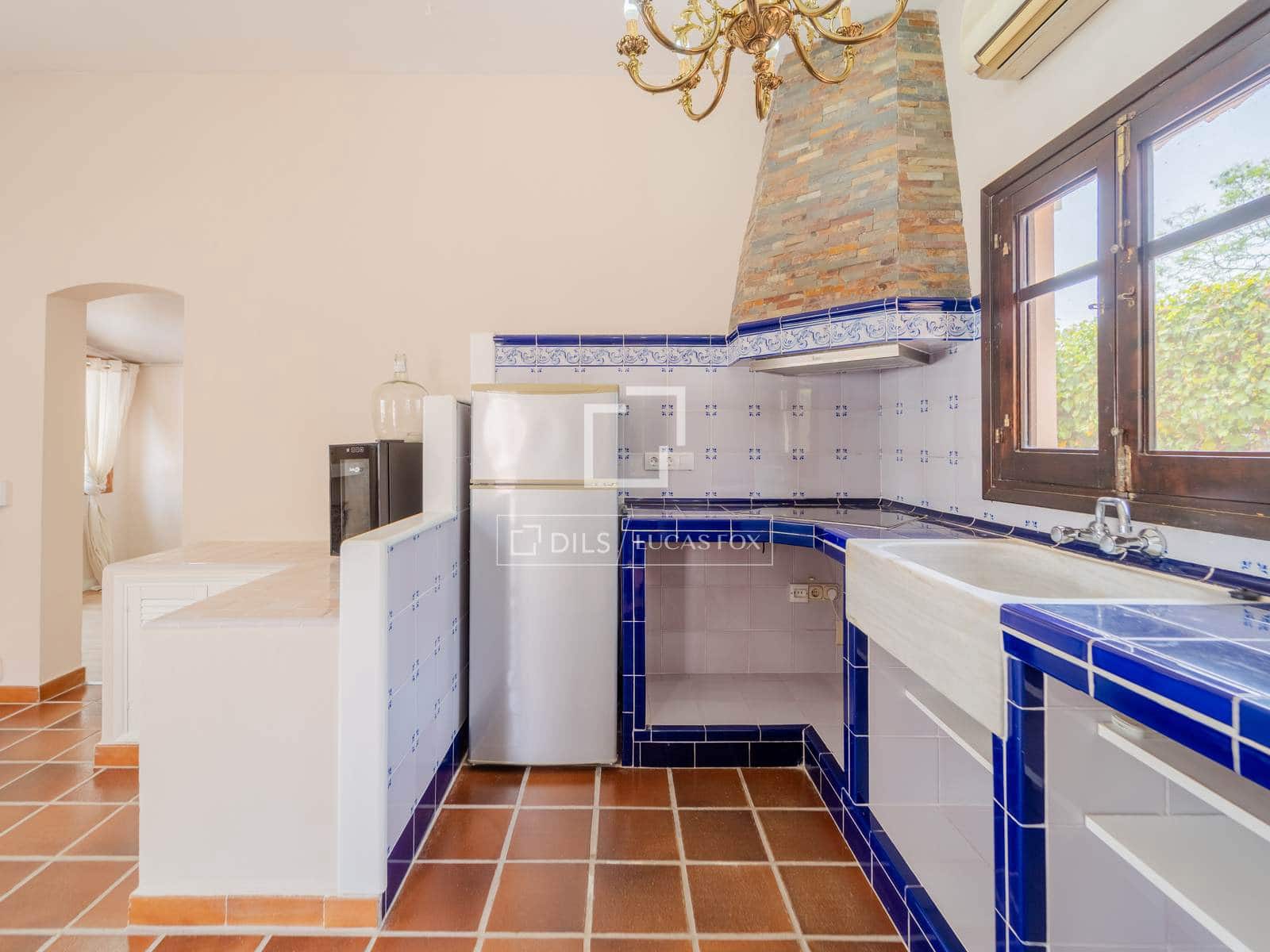 Villa/Maison de 8 chambres à louer à Burjassot avec piscine - 5 500 € (Ref: 9990923)