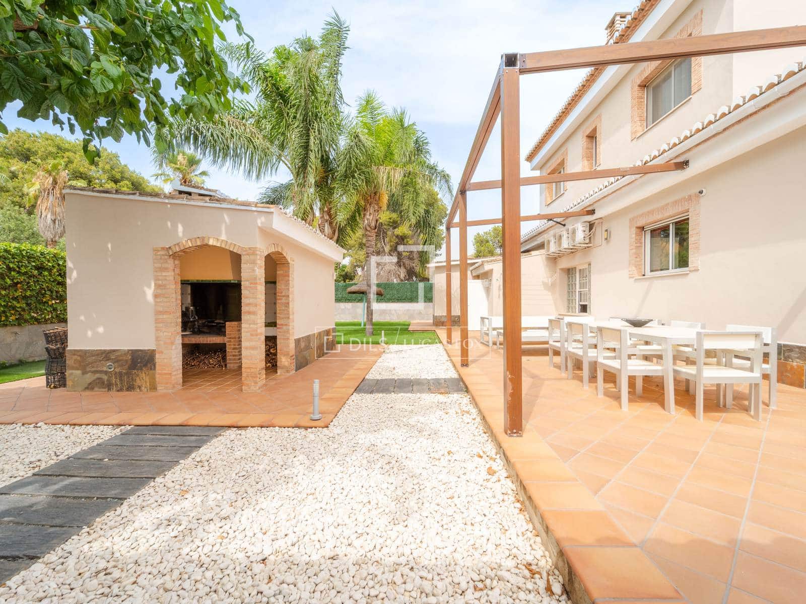 Villa/Maison de 8 chambres à louer à Burjassot avec piscine - 5 500 € (Ref: 9990923)