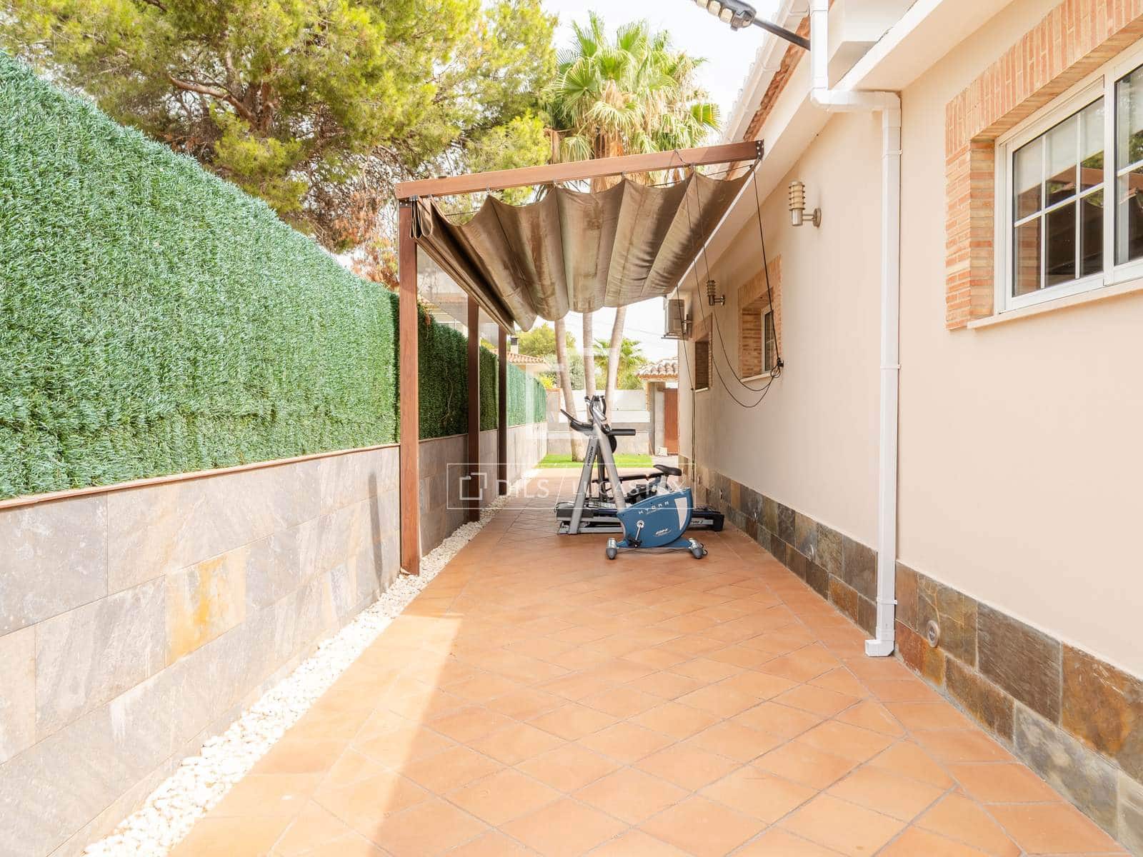 Villa/Maison de 8 chambres à louer à Burjassot avec piscine - 5 500 € (Ref: 9990923)