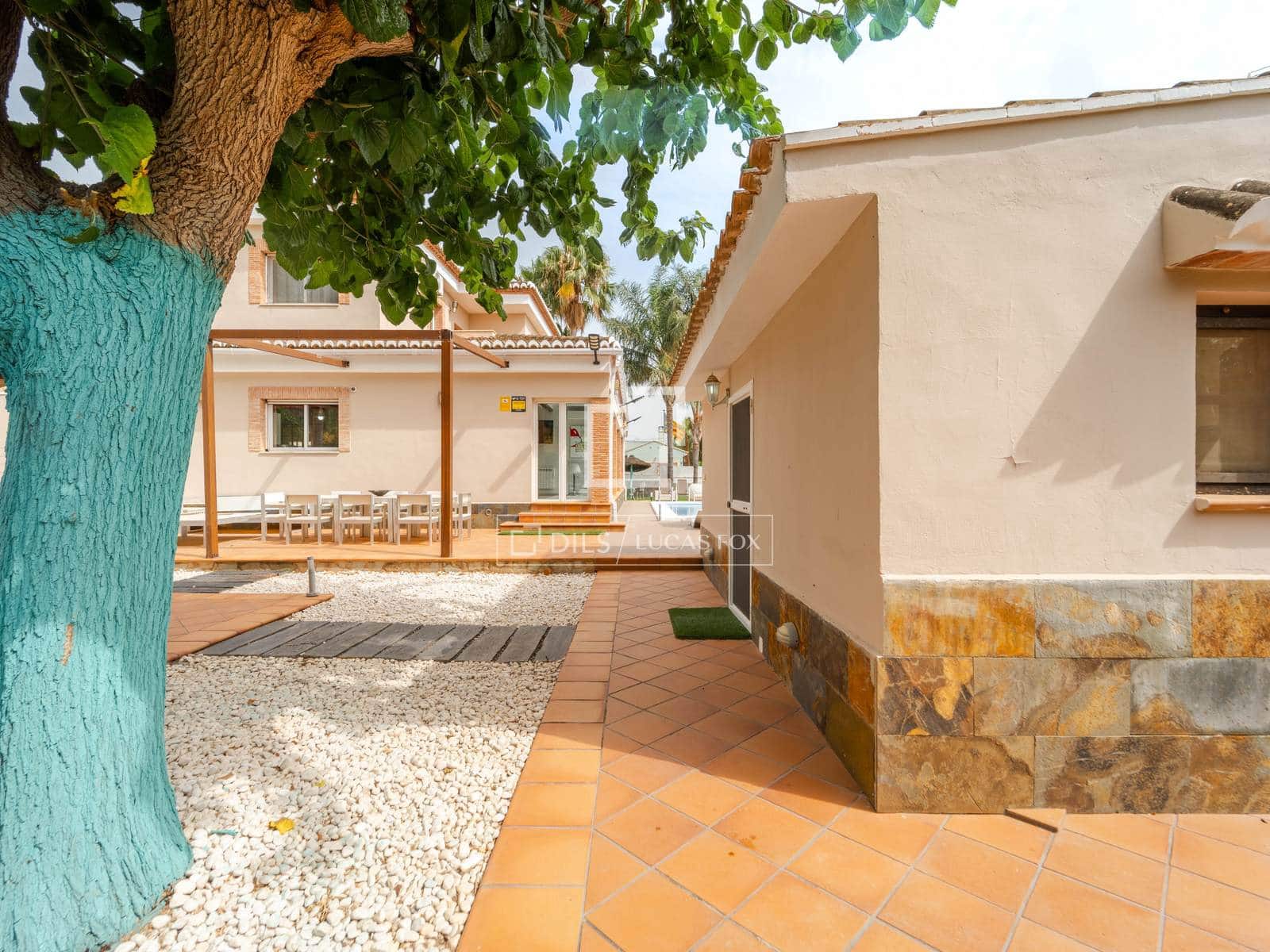 Villa/Maison de 8 chambres à louer à Burjassot avec piscine - 5 500 € (Ref: 9990923)
