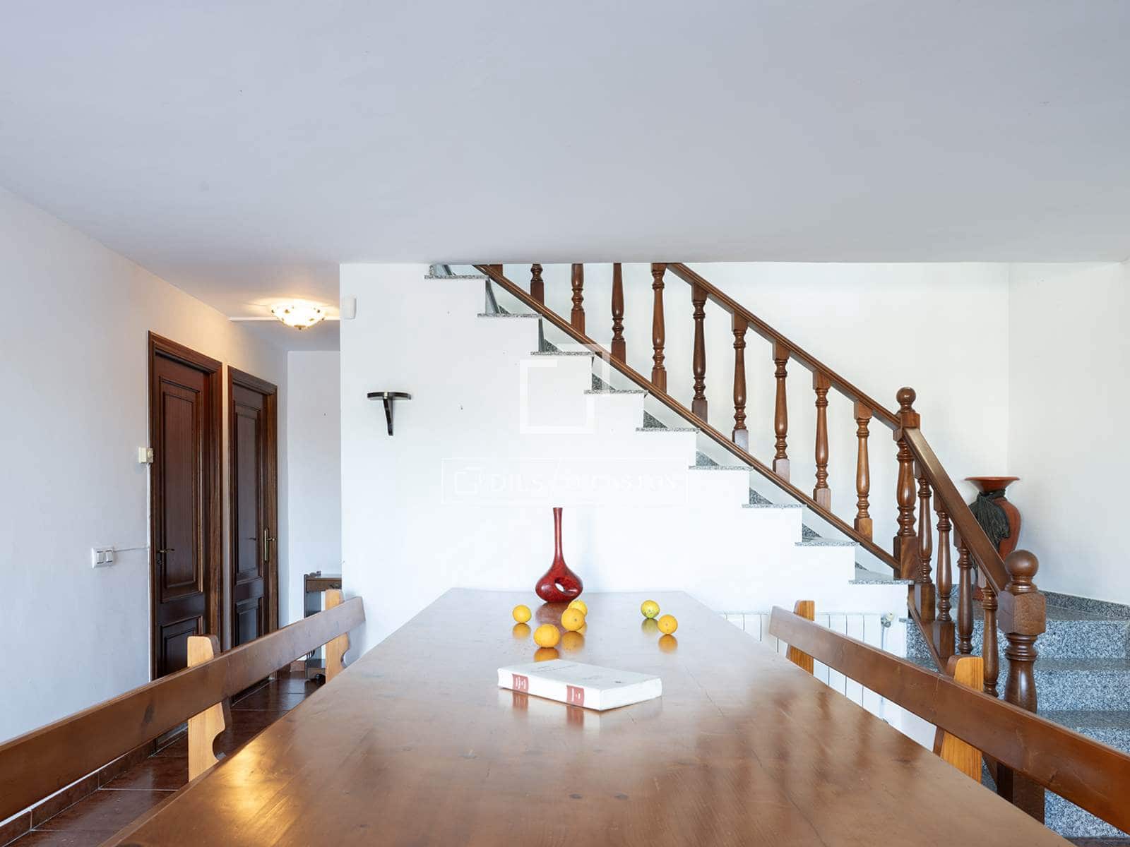 4 bedroom Villa for sale in Oia with pool garage - € 380,000 (Ref: 9990924)