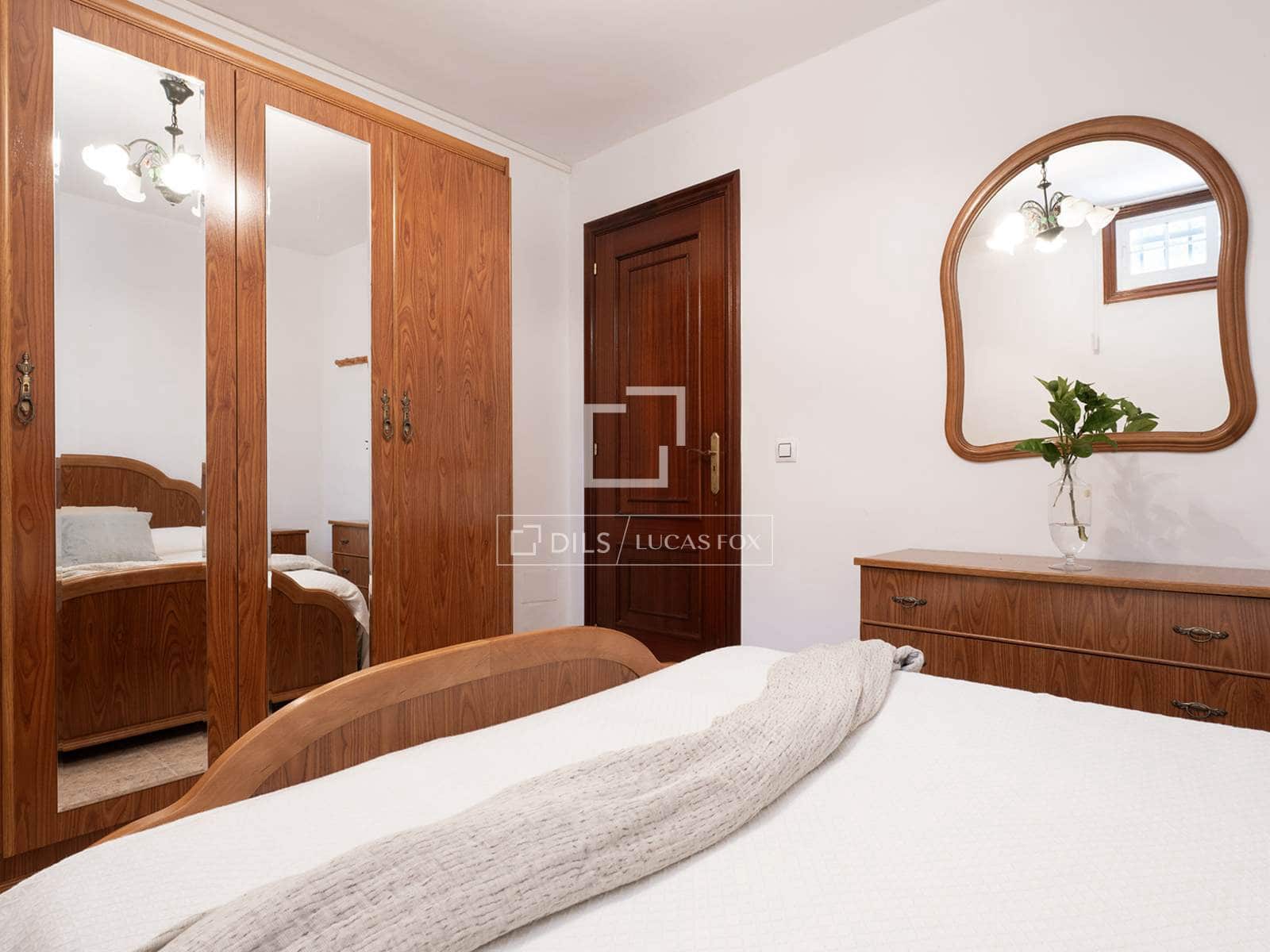 4 bedroom Villa for sale in Oia with pool garage - € 380,000 (Ref: 9990924)