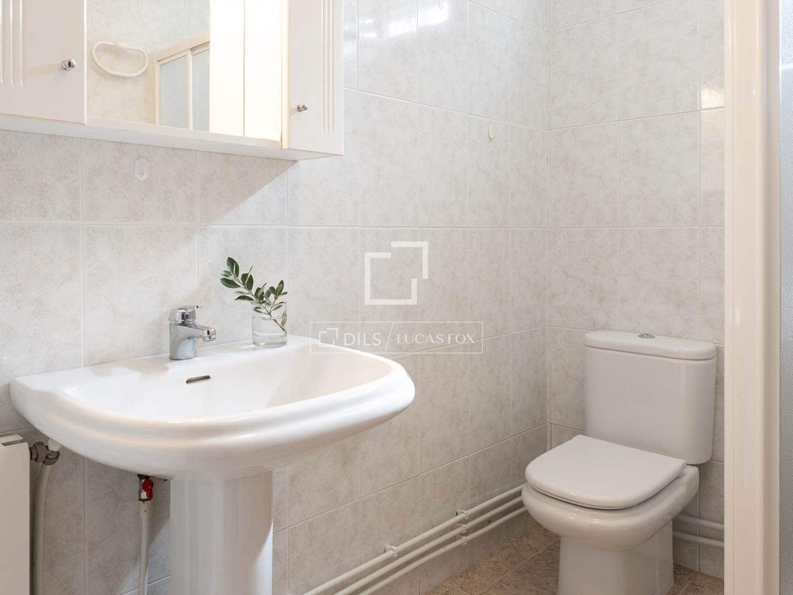 4 bedroom Villa for sale in Oia with pool garage - € 380,000 (Ref: 9990924)