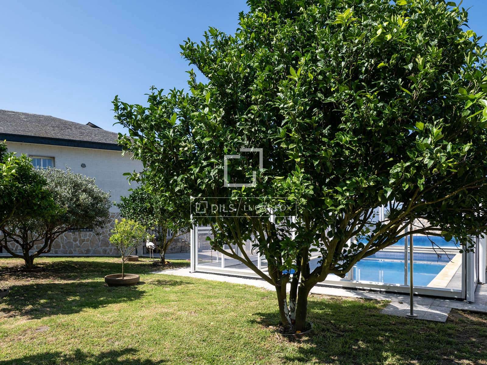 4 bedroom Villa for sale in Oia with pool garage - € 380,000 (Ref: 9990924)