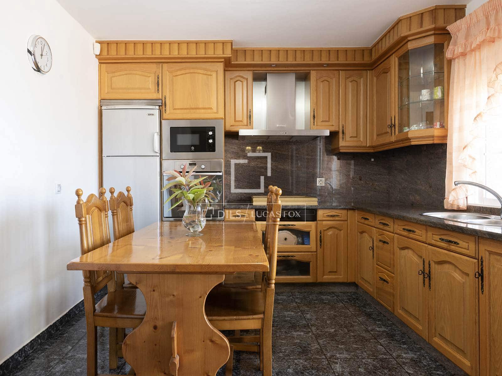 4 bedroom Villa for sale in Oia with pool garage - € 380,000 (Ref: 9990924)