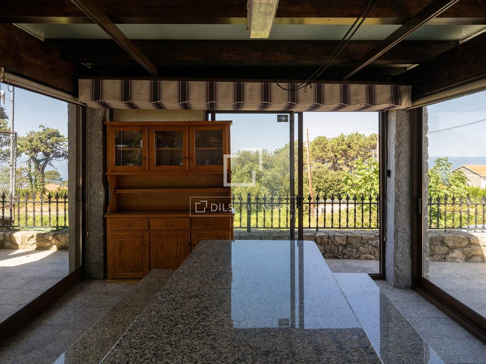 4 bedroom Villa for sale in Oia with pool garage - € 380,000 (Ref: 9990924)