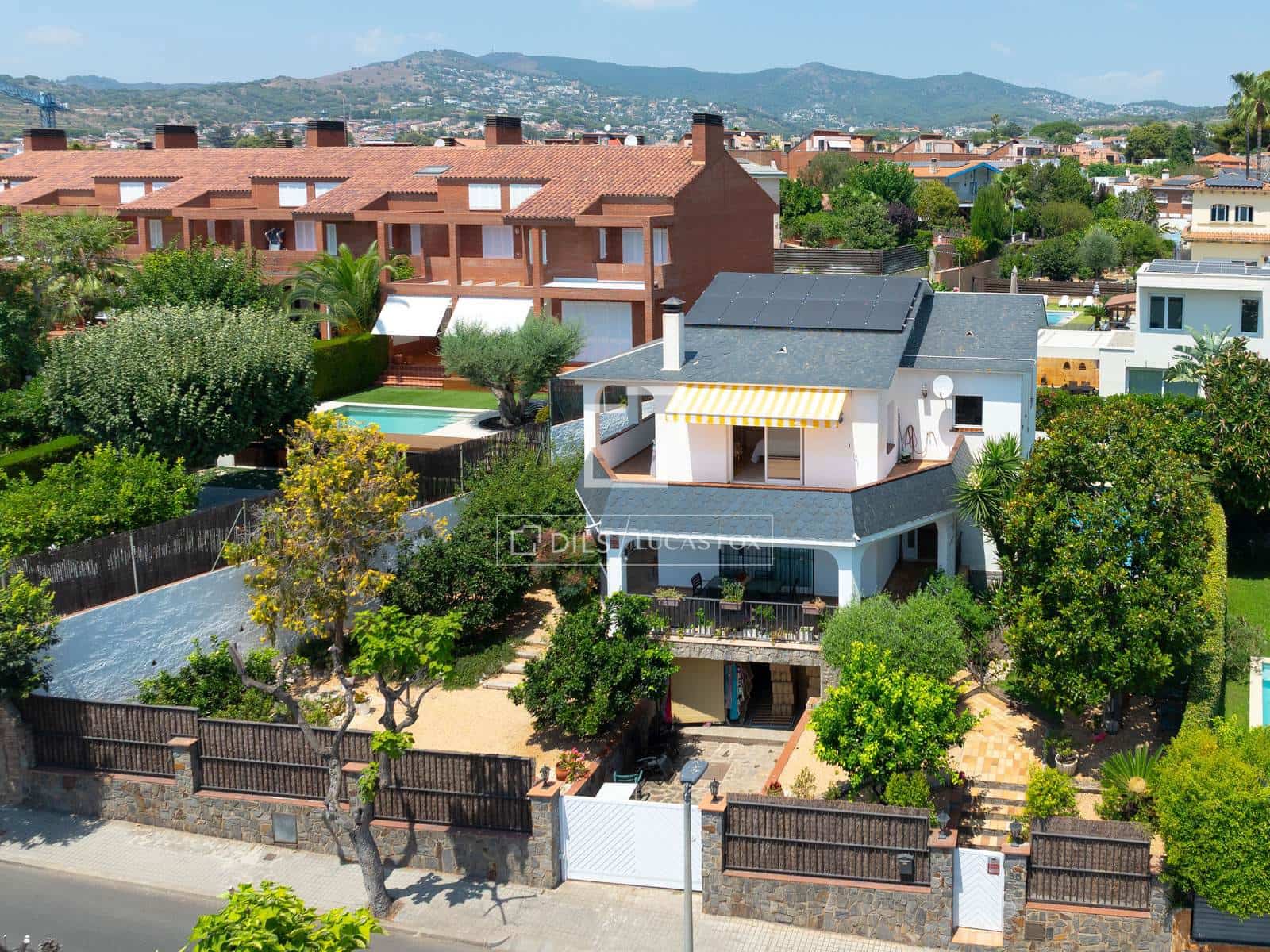 5 bedroom Villa for sale in El Masnou with pool garage - € 1,290,000 (Ref: 9991954)
