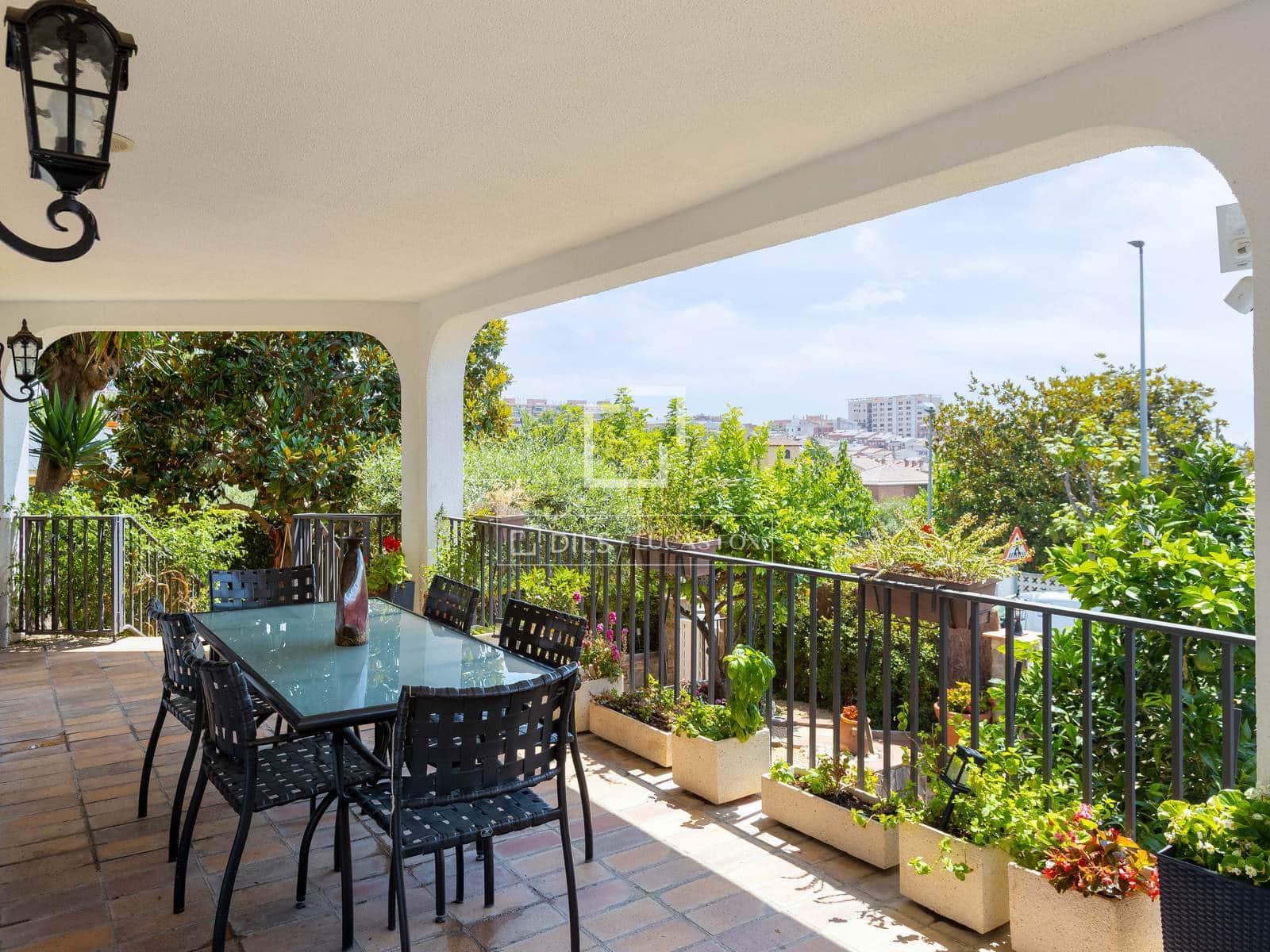 5 bedroom Villa for sale in El Masnou with pool garage - € 1,290,000 (Ref: 9991954)