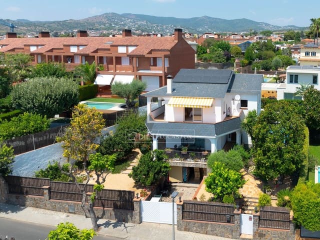 5 bedroom Villa for sale in El Masnou with pool garage - € 1,290,000 (Ref: 9991954)