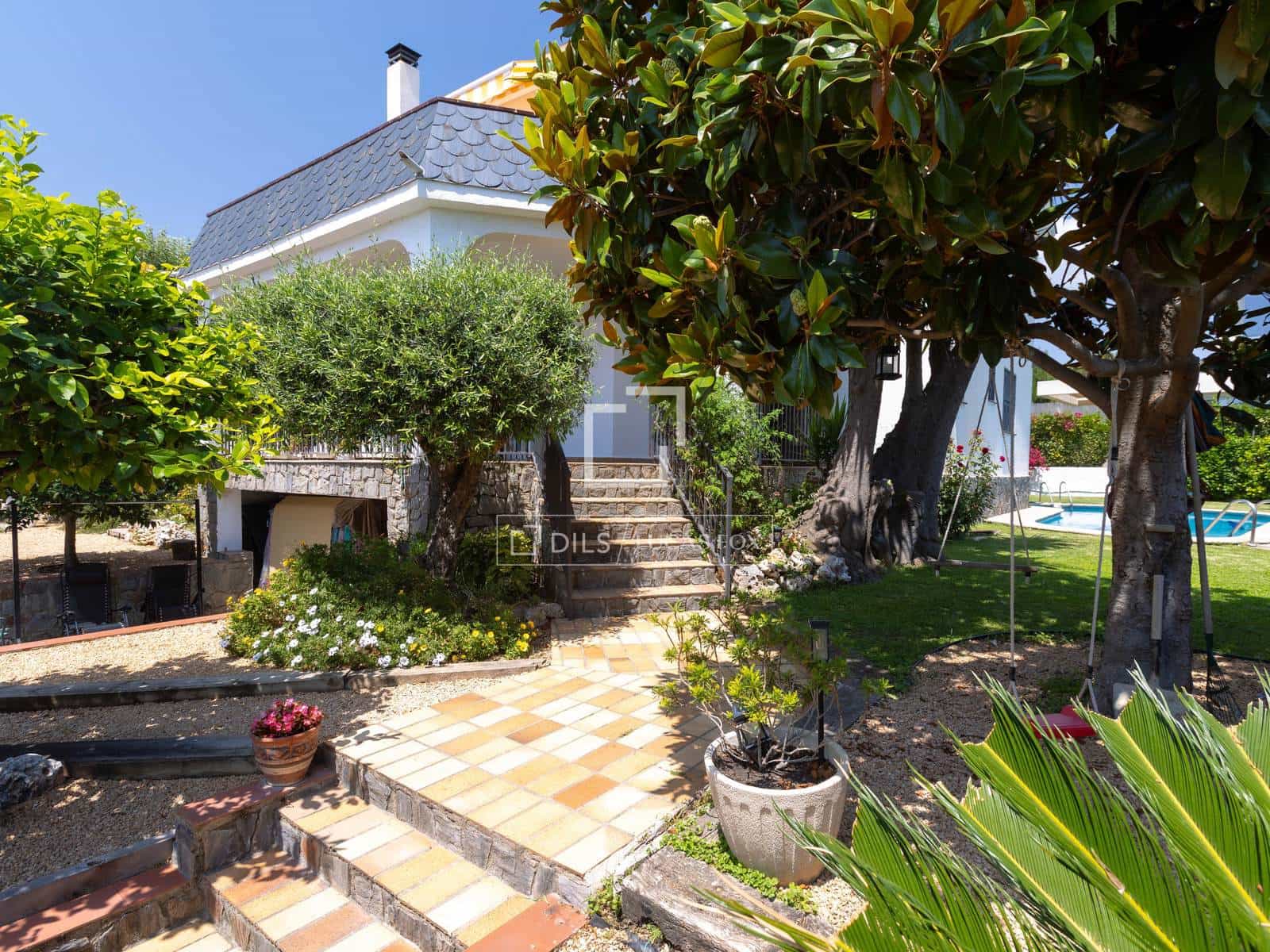 5 bedroom Villa for sale in El Masnou with pool garage - € 1,290,000 (Ref: 9991954)