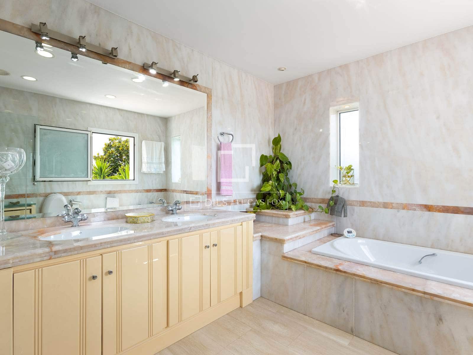 5 bedroom Villa for sale in El Masnou with pool garage - € 1,290,000 (Ref: 9991954)