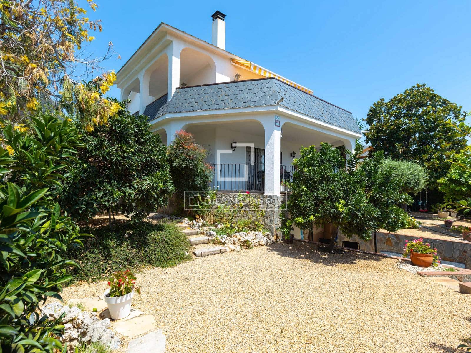5 bedroom Villa for sale in El Masnou with pool garage - € 1,290,000 (Ref: 9991954)