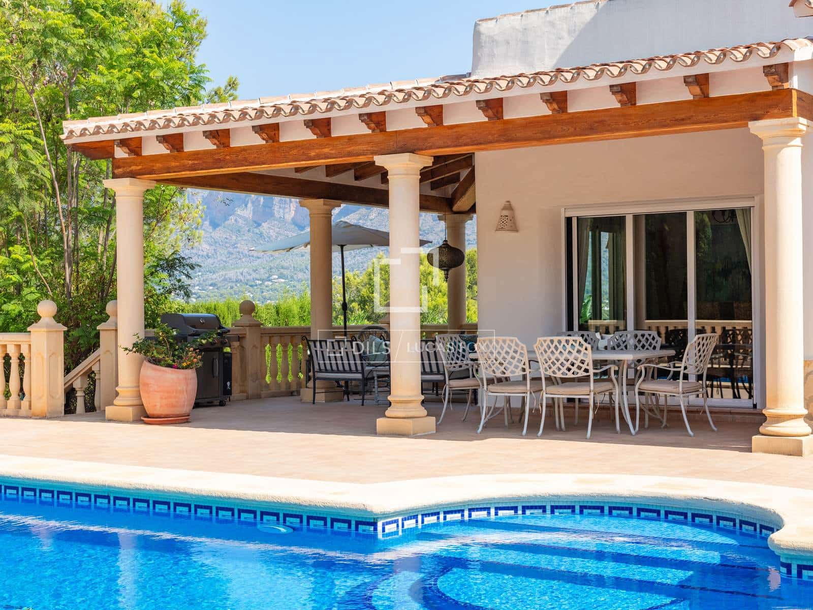 3 soveværelse Villa til salg i Javea / Xabia med swimmingpool garage - € 1.035.000 (Ref: 9993568)