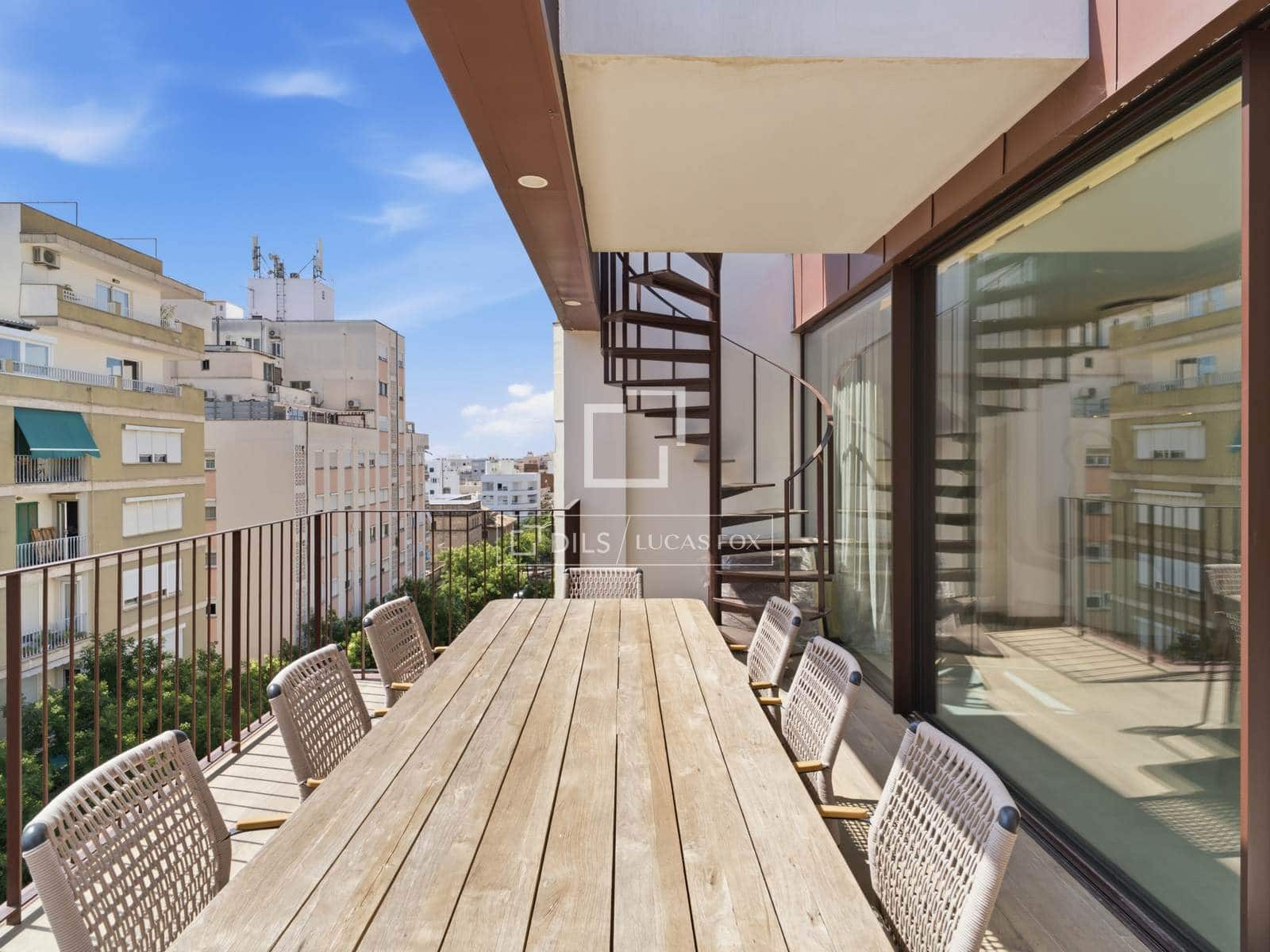 3 soverom Penthouse til salgs i Palma de Mallorca med svømmebasseng garasje - € 2 599 000 (Ref: 9993631)