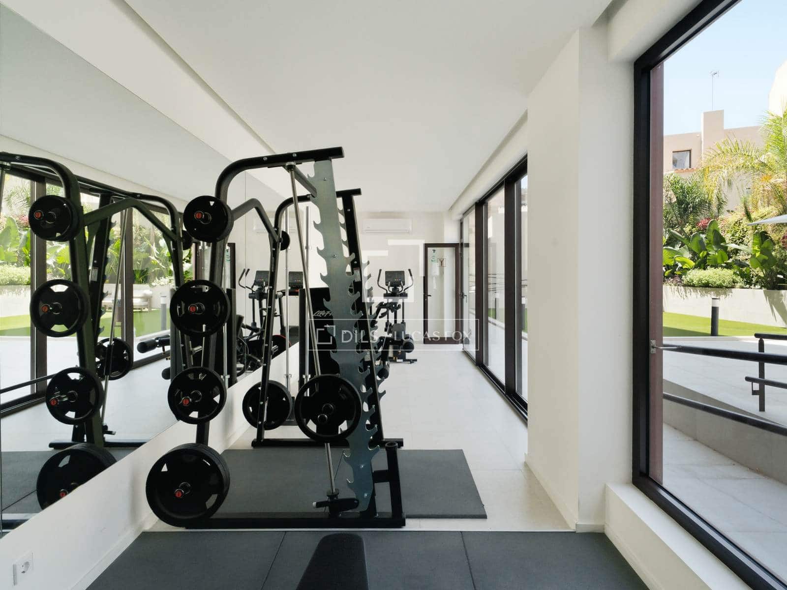 3 soverom Penthouse til salgs i Palma de Mallorca med svømmebasseng garasje - € 2 599 000 (Ref: 9993631)