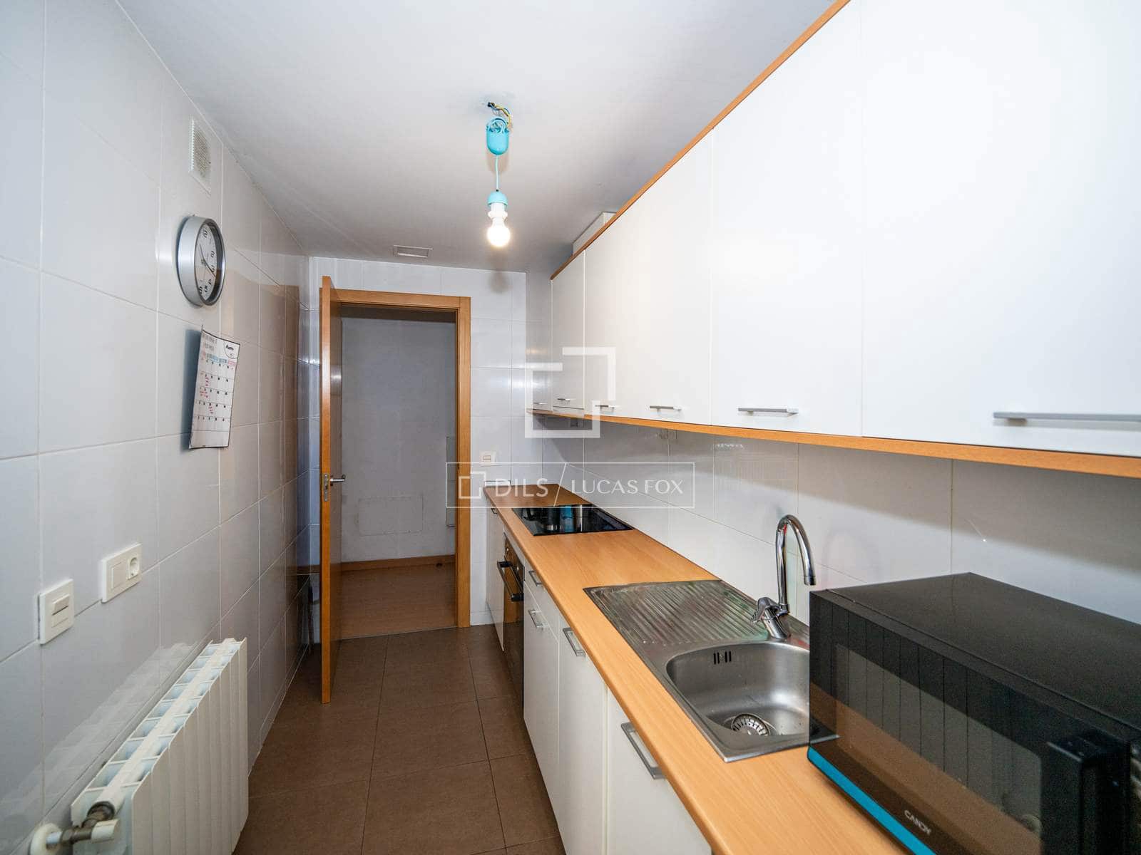 Appartement de 2 chambres à louer à Madrid ville avec piscine garage - 1 400 € (Ref: 9995913)