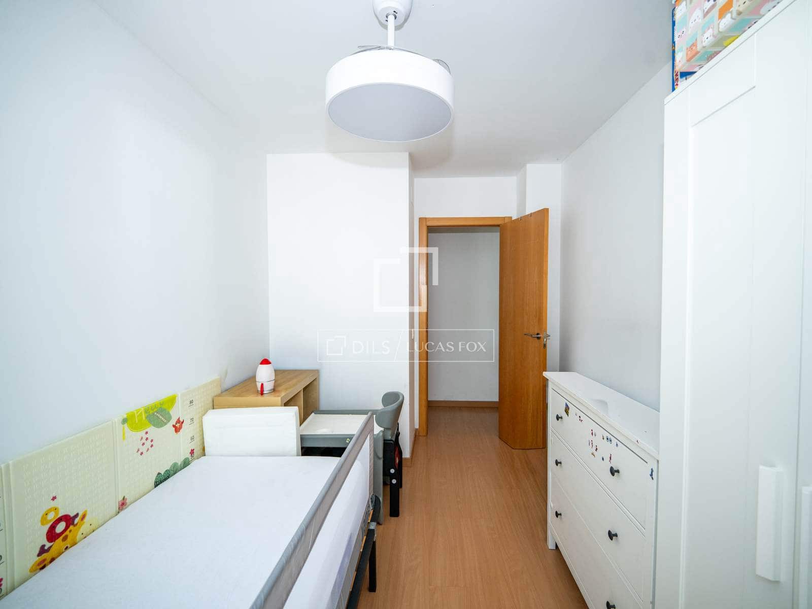 Appartement de 2 chambres à louer à Madrid ville avec piscine garage - 1 400 € (Ref: 9995913)