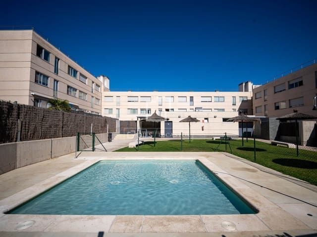 2 soveværelse Lejlighed til leje i Madrid by med swimmingpool garage - € 1.400 (Ref: 9995913)