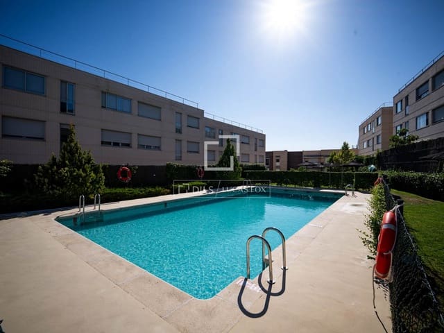 2 soveværelse Lejlighed til leje i Madrid by med swimmingpool garage - € 1.400 (Ref: 9995913)