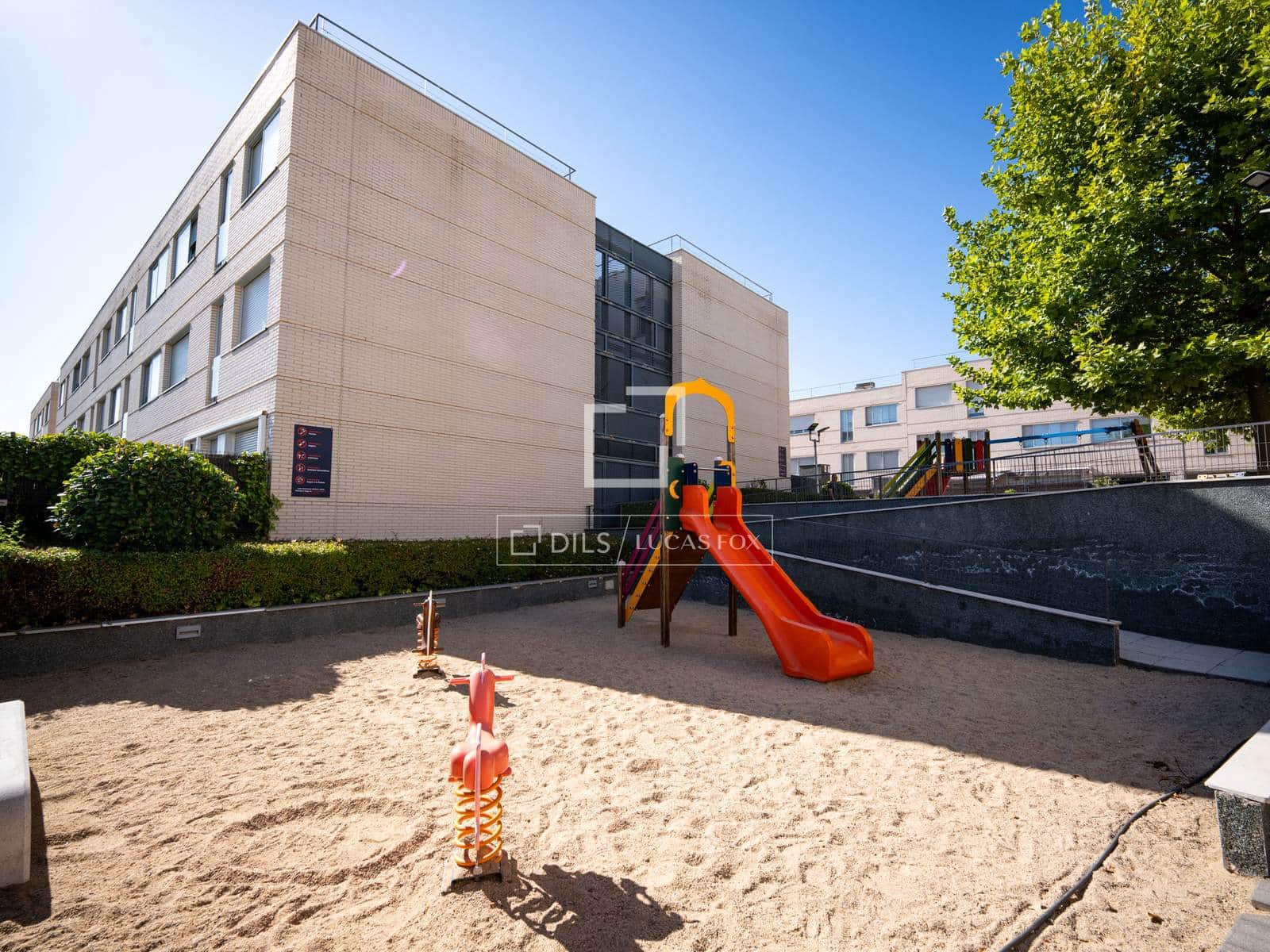 Appartement de 2 chambres à louer à Madrid ville avec piscine garage - 1 400 € (Ref: 9995913)