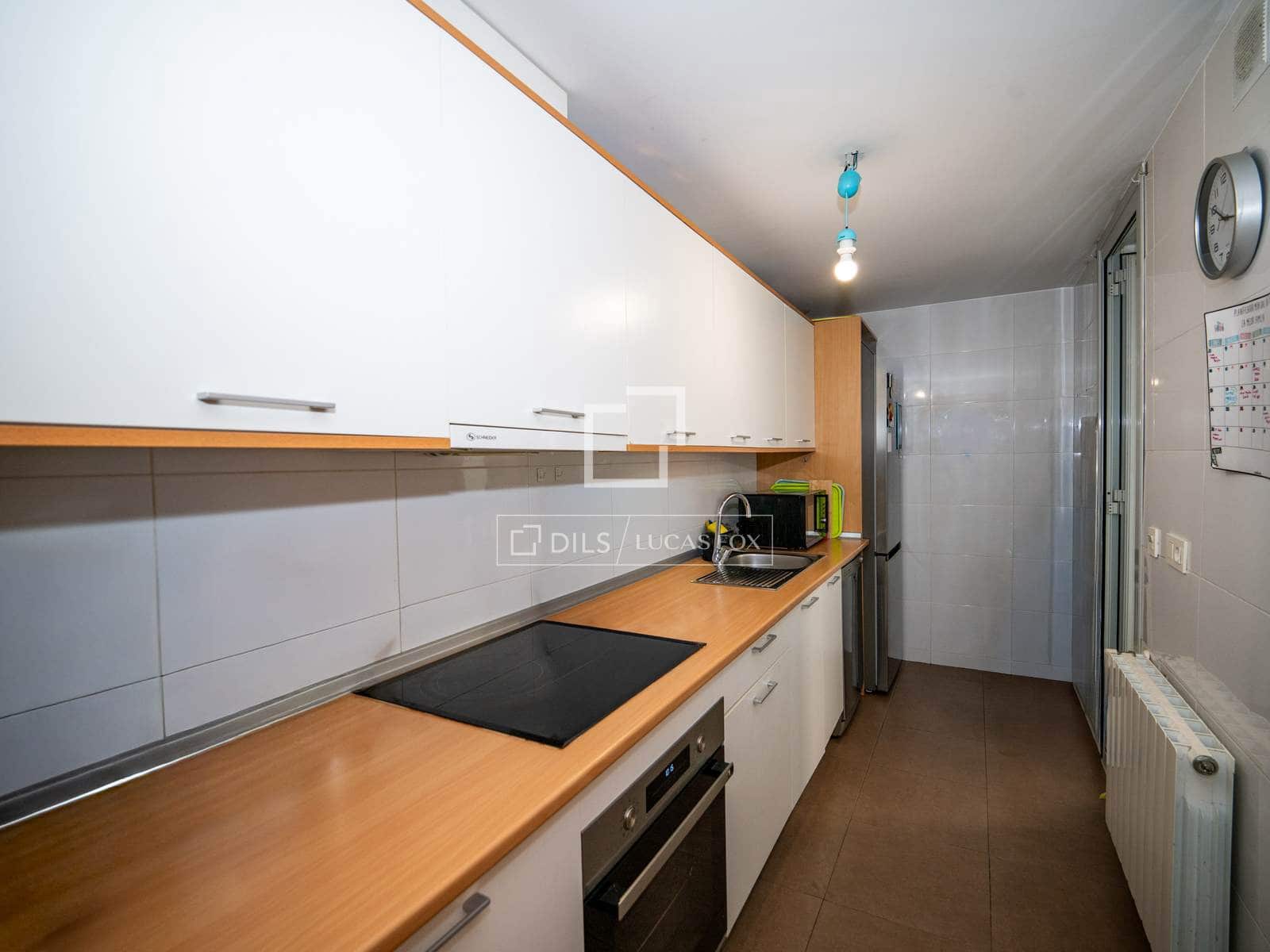Appartement de 2 chambres à louer à Madrid ville avec piscine garage - 1 400 € (Ref: 9995913)