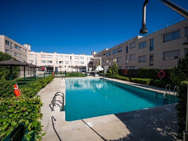 2 soveværelse Lejlighed til leje i Madrid by med swimmingpool garage - € 1.400 (Ref: 9995913)