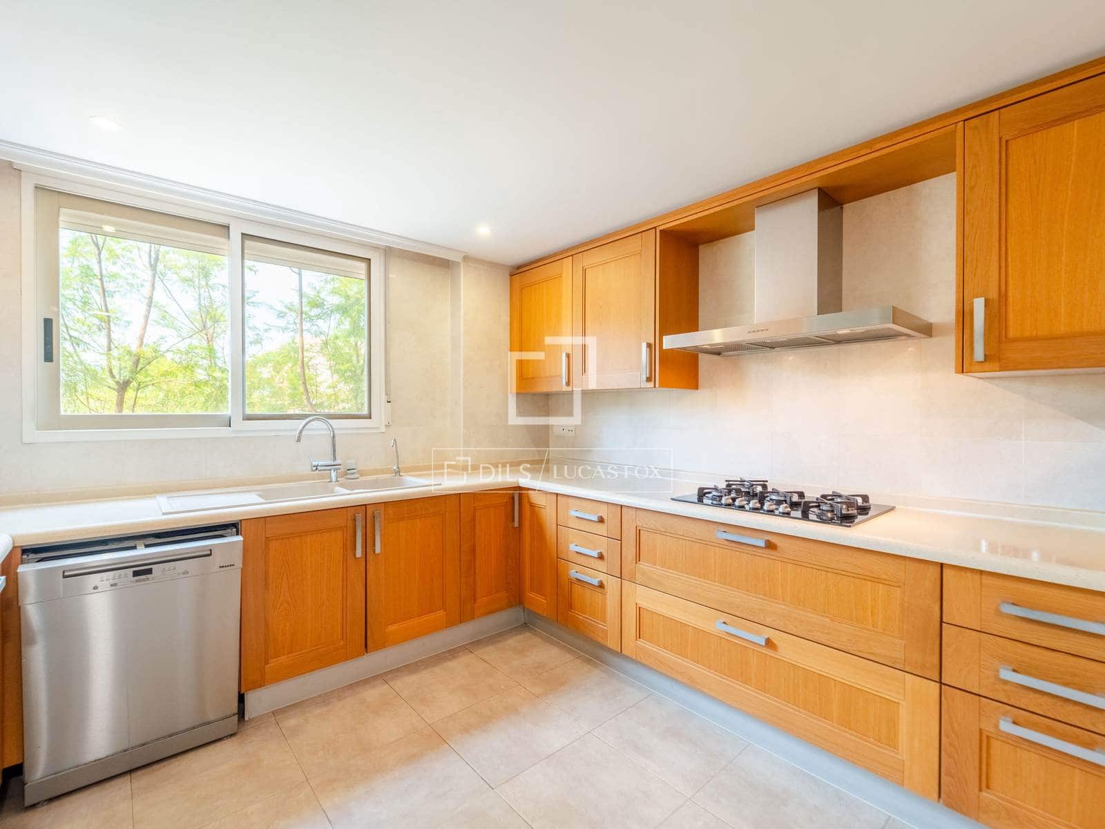 8 slaapkamer Commercieel te koop in Pucol met garage - € 1.075.000 (Ref: 9996026)