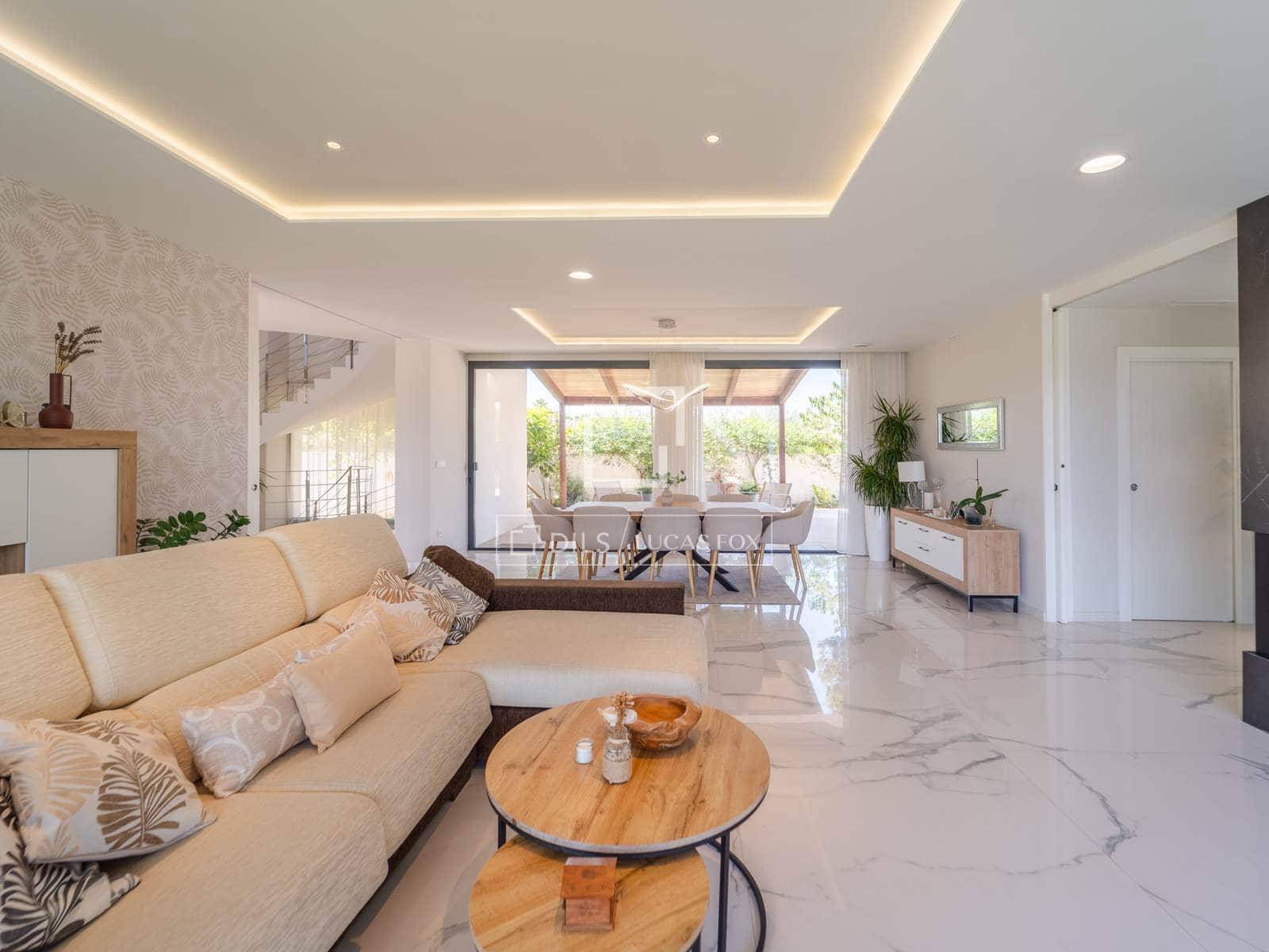 5 bedroom Villa for sale in La Pobla de Vallbona with pool garage - € 1,795,000 (Ref: 9996027)