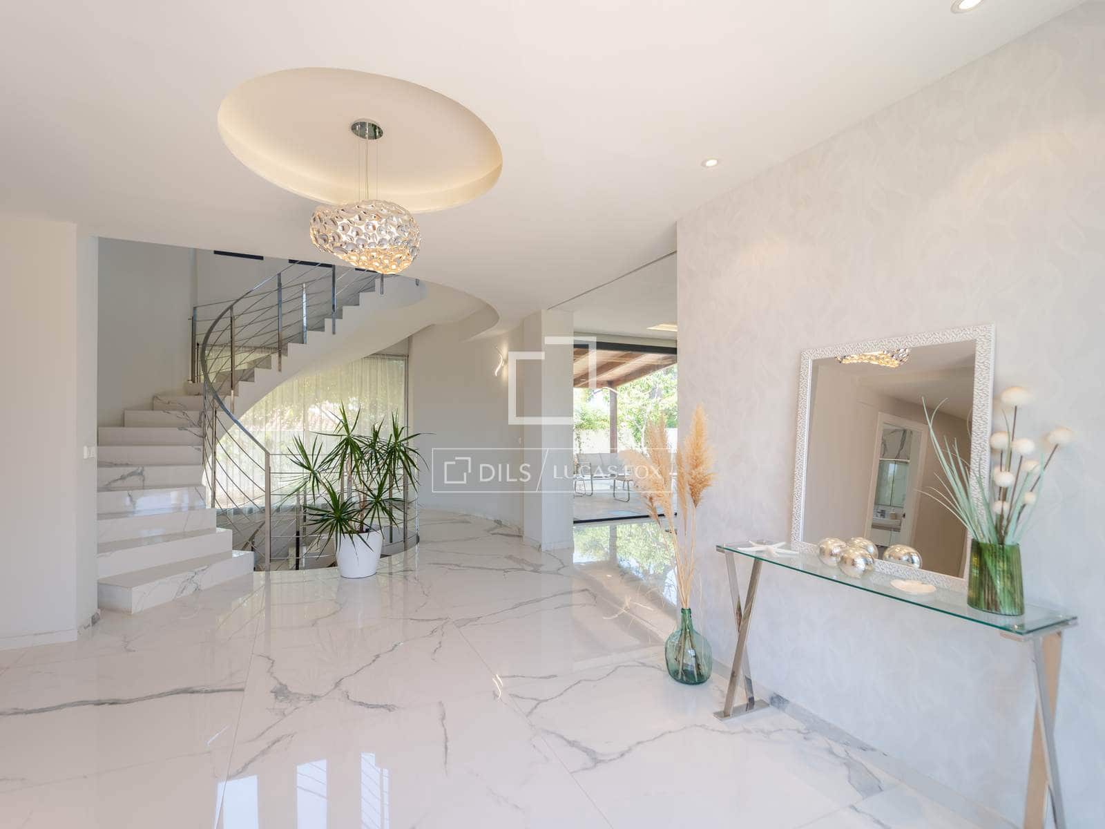 5 bedroom Villa for sale in La Pobla de Vallbona with pool garage - € 1,795,000 (Ref: 9996027)