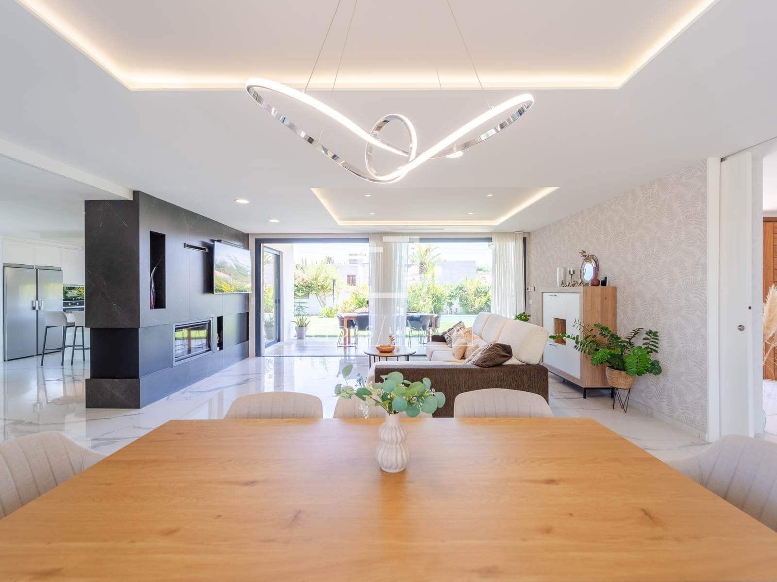 5 bedroom Villa for sale in La Pobla de Vallbona with pool garage - € 1,795,000 (Ref: 9996027)