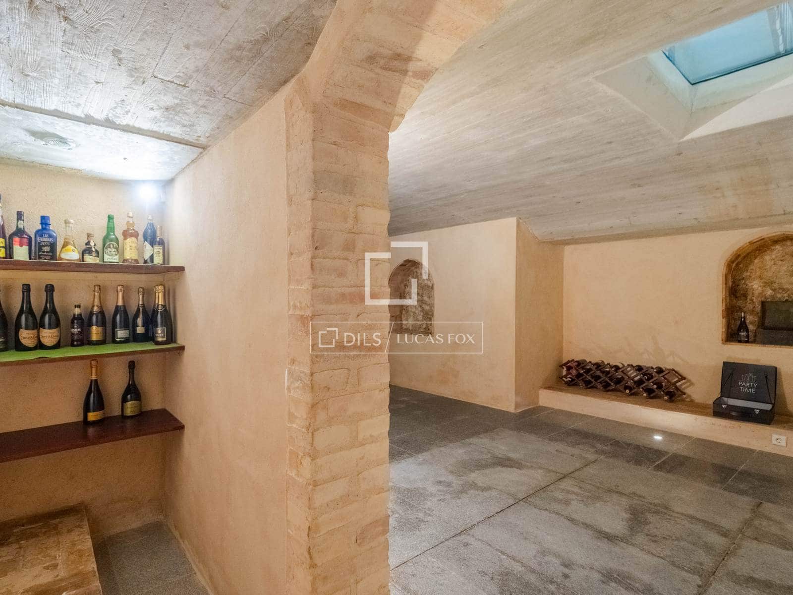 5 bedroom Villa for sale in La Pobla de Vallbona with pool garage - € 1,795,000 (Ref: 9996027)