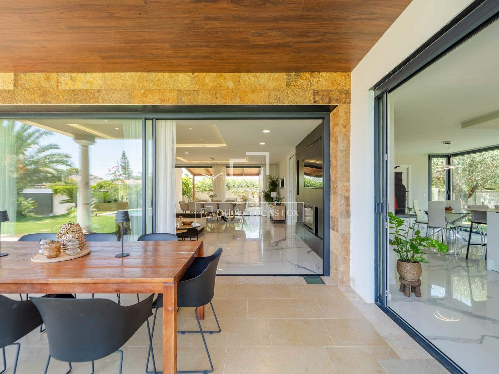 5 bedroom Villa for sale in La Pobla de Vallbona with pool garage - € 1,795,000 (Ref: 9996027)
