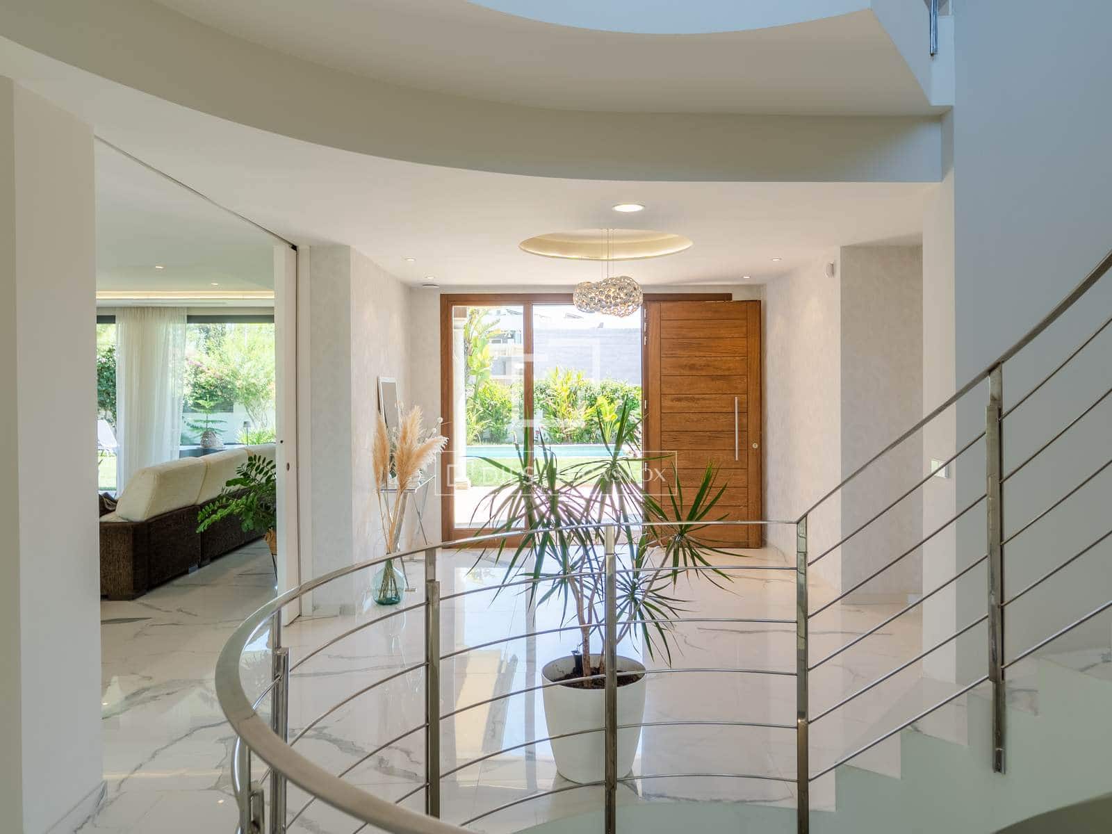 5 bedroom Villa for sale in La Pobla de Vallbona with pool garage - € 1,795,000 (Ref: 9996027)
