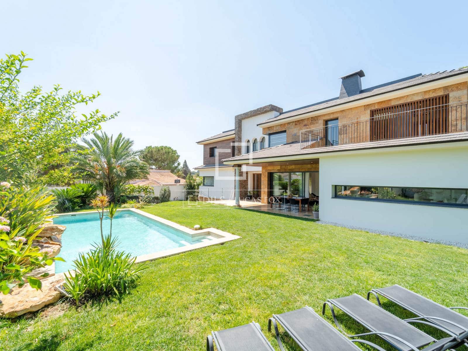 5 bedroom Villa for sale in La Pobla de Vallbona with pool garage - € 1,795,000 (Ref: 9996027)