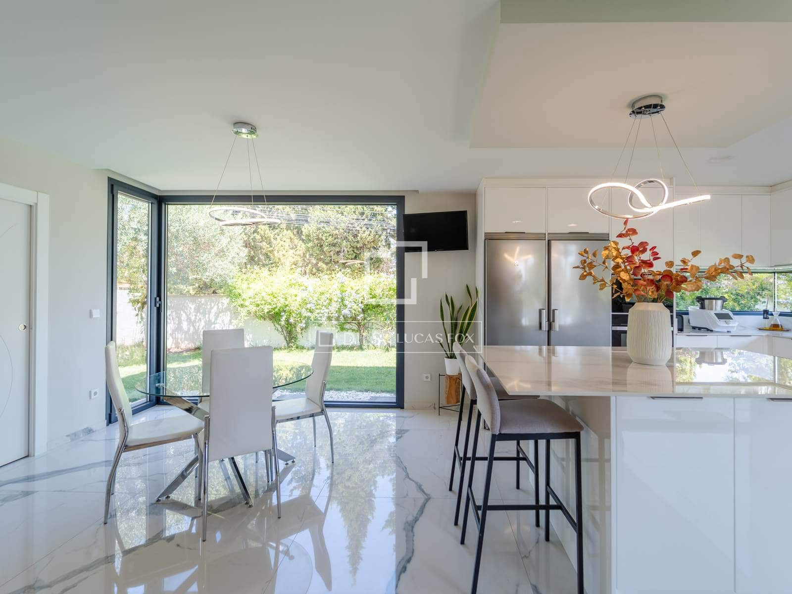 5 bedroom Villa for sale in La Pobla de Vallbona with pool garage - € 1,795,000 (Ref: 9996027)
