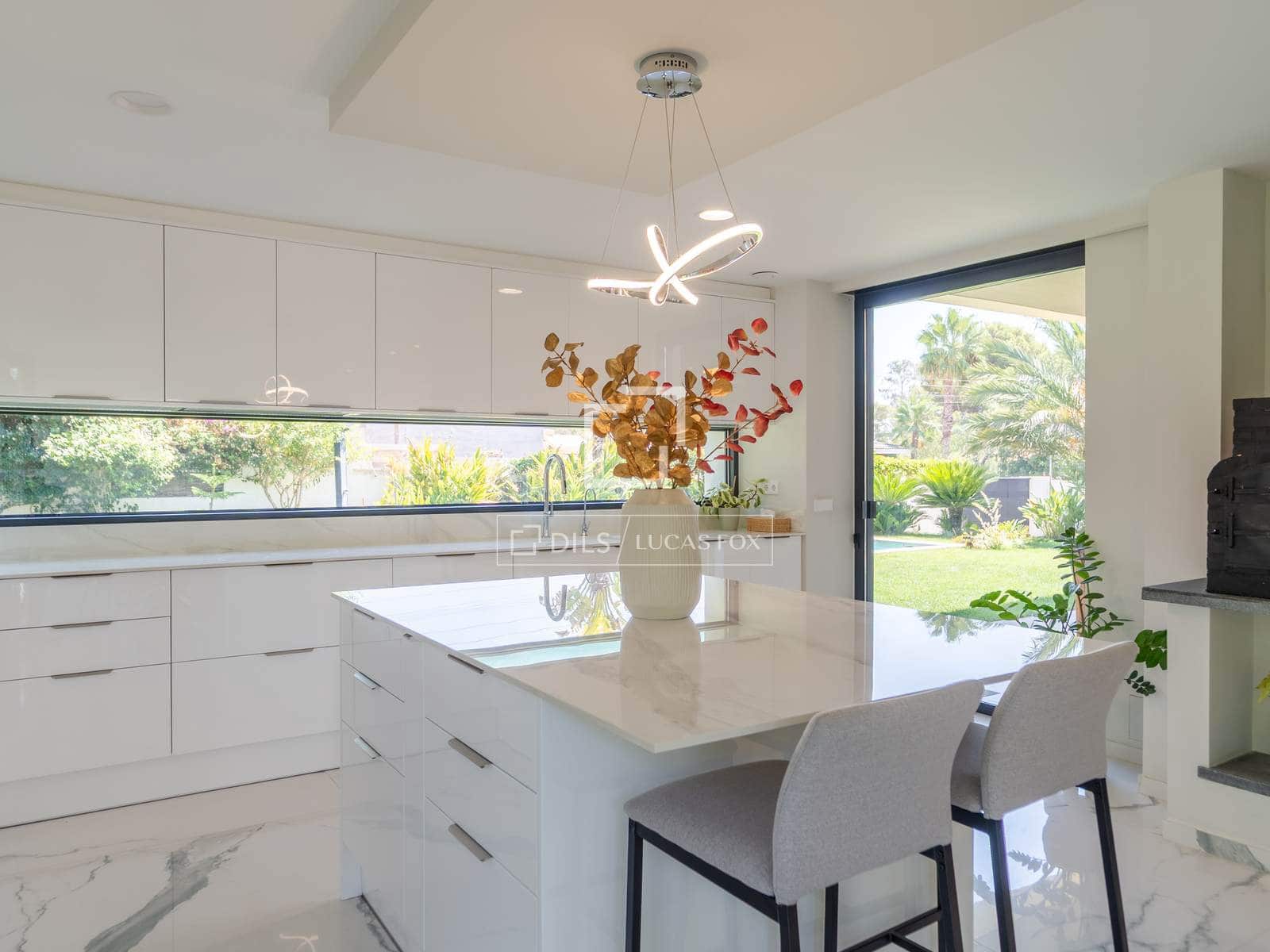 5 bedroom Villa for sale in La Pobla de Vallbona with pool garage - € 1,795,000 (Ref: 9996027)