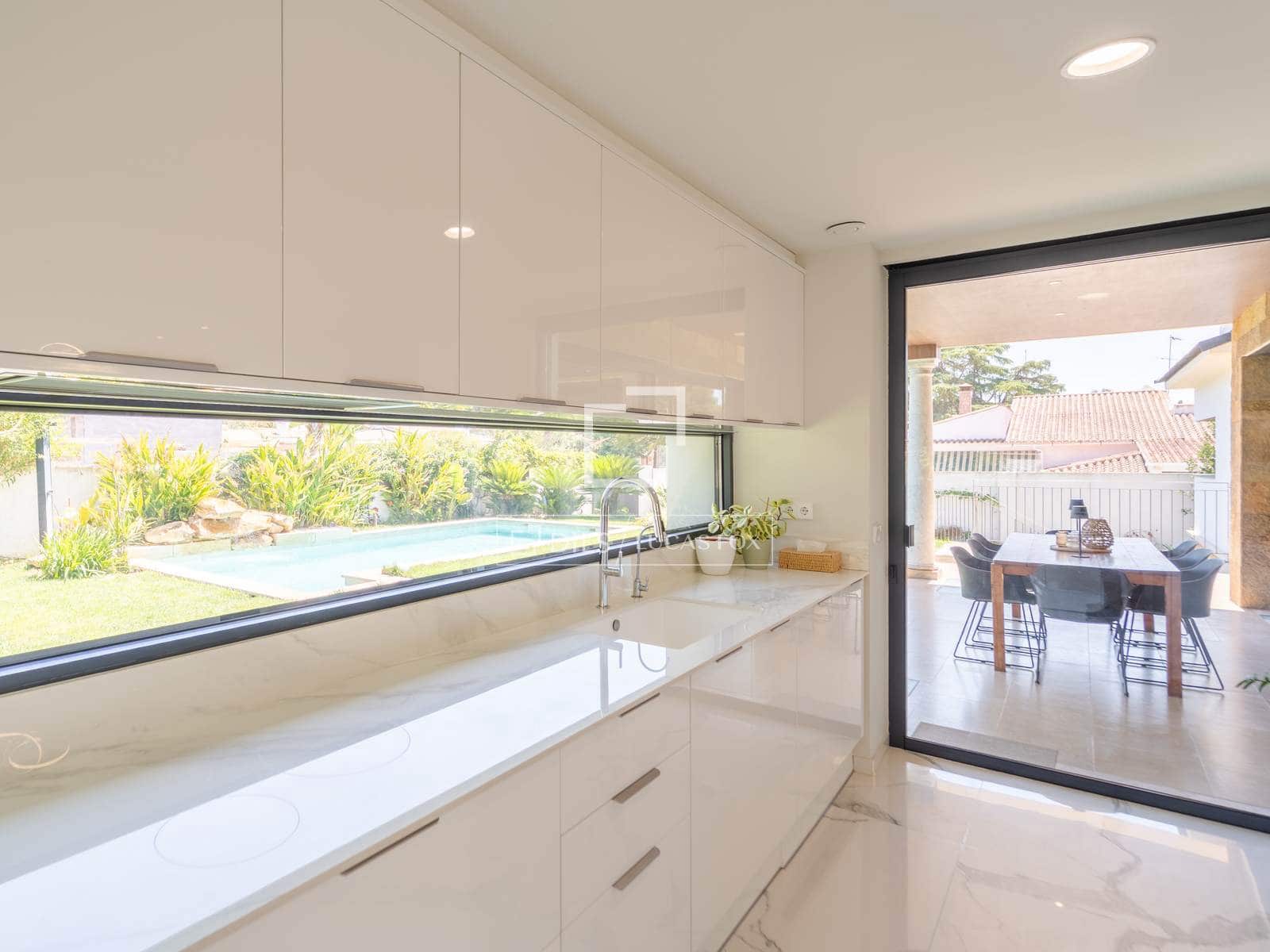 5 bedroom Villa for sale in La Pobla de Vallbona with pool garage - € 1,795,000 (Ref: 9996027)