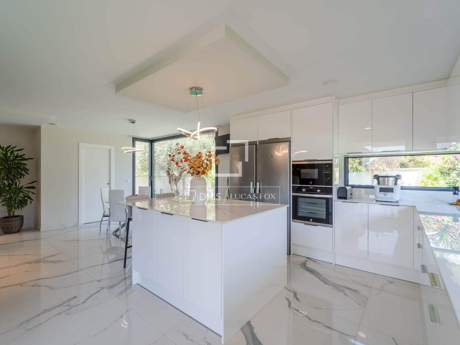 5 bedroom Villa for sale in La Pobla de Vallbona with pool garage - € 1,795,000 (Ref: 9996027)