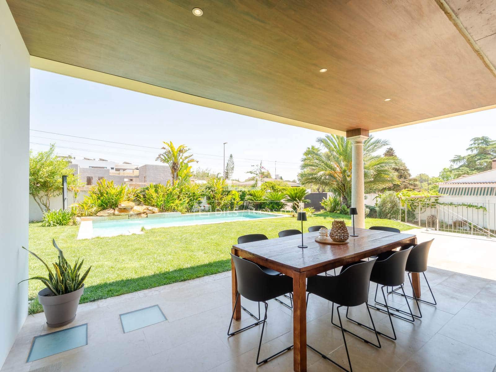 5 bedroom Villa for sale in La Pobla de Vallbona with pool garage - € 1,795,000 (Ref: 9996027)