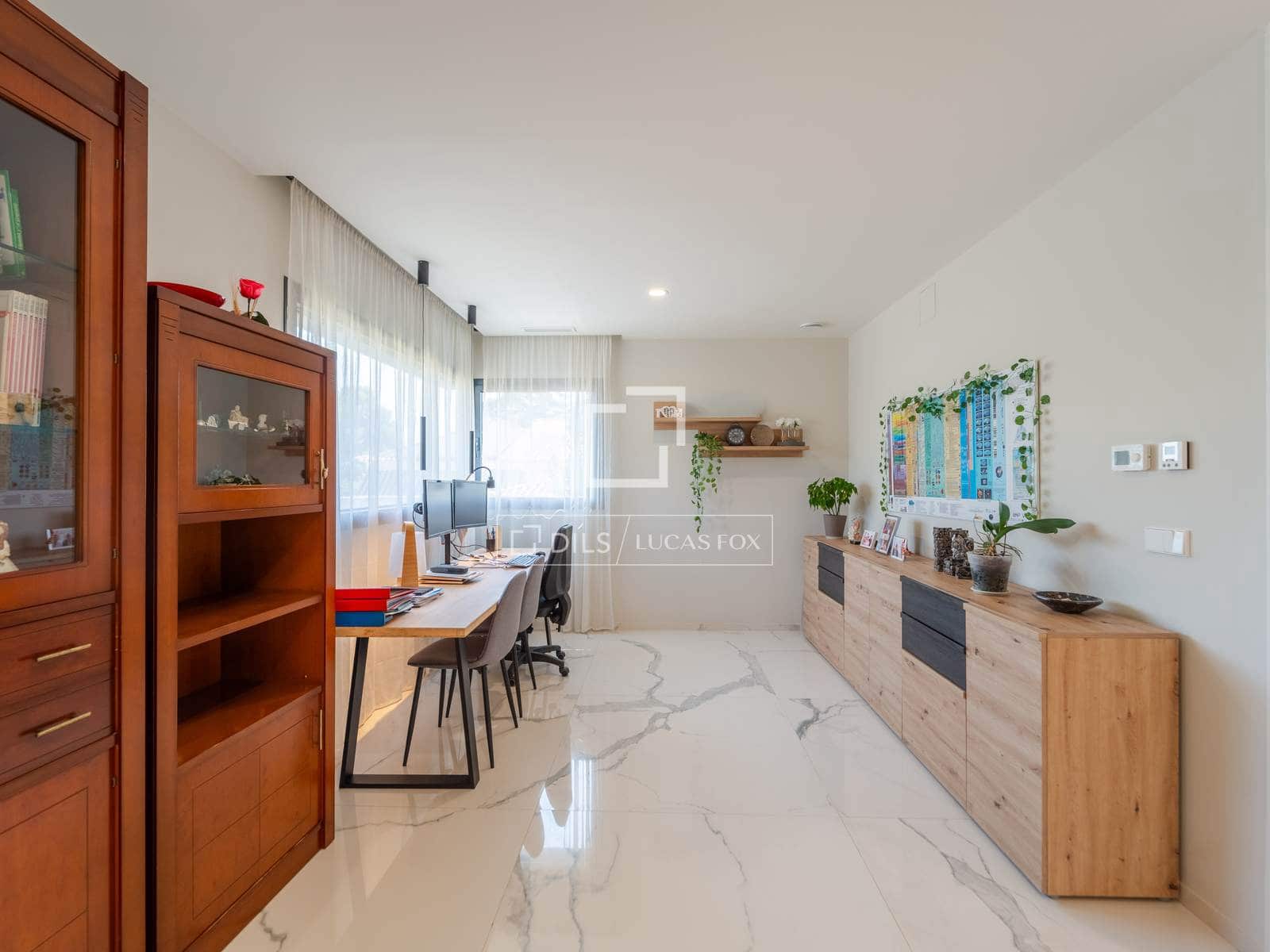 5 bedroom Villa for sale in La Pobla de Vallbona with pool garage - € 1,795,000 (Ref: 9996027)