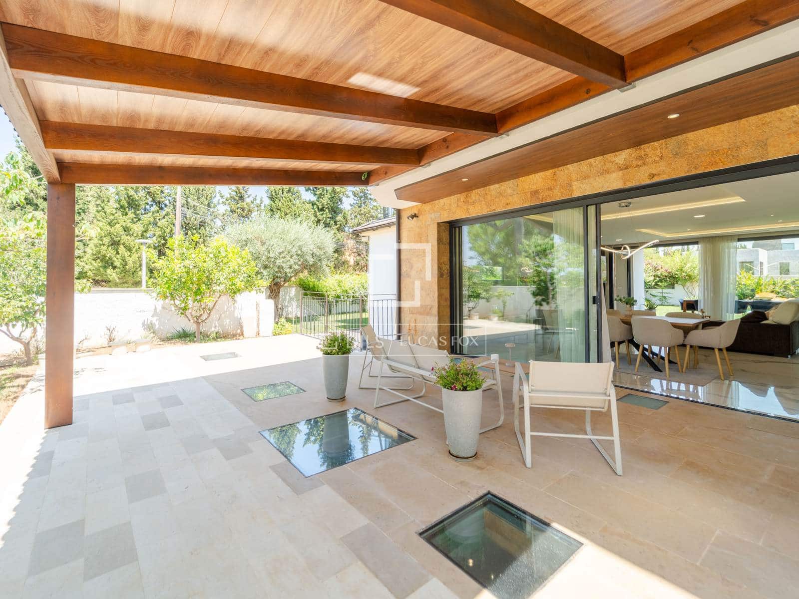 5 bedroom Villa for sale in La Pobla de Vallbona with pool garage - € 1,795,000 (Ref: 9996027)