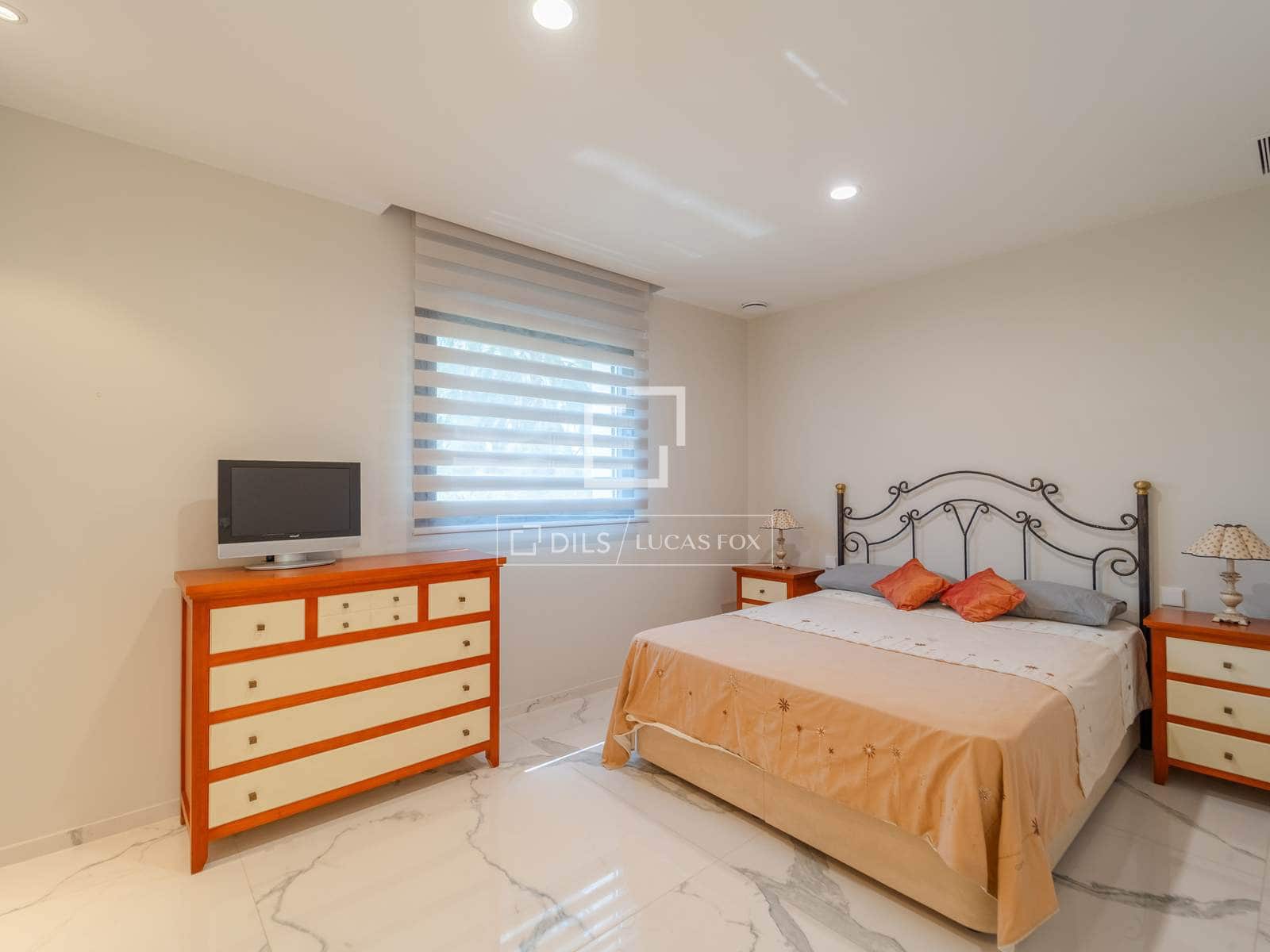 5 bedroom Villa for sale in La Pobla de Vallbona with pool garage - € 1,795,000 (Ref: 9996027)