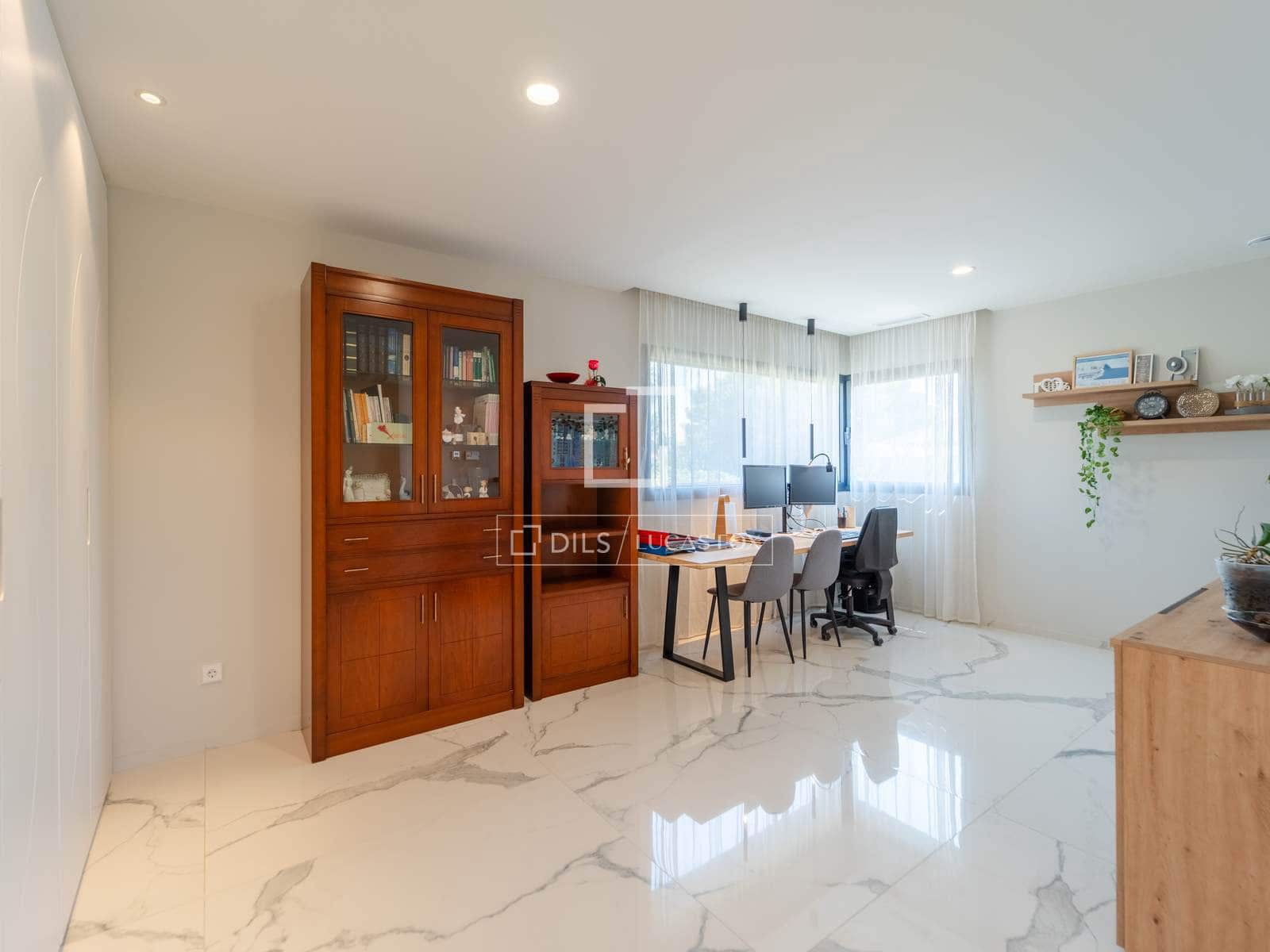 5 bedroom Villa for sale in La Pobla de Vallbona with pool garage - € 1,795,000 (Ref: 9996027)