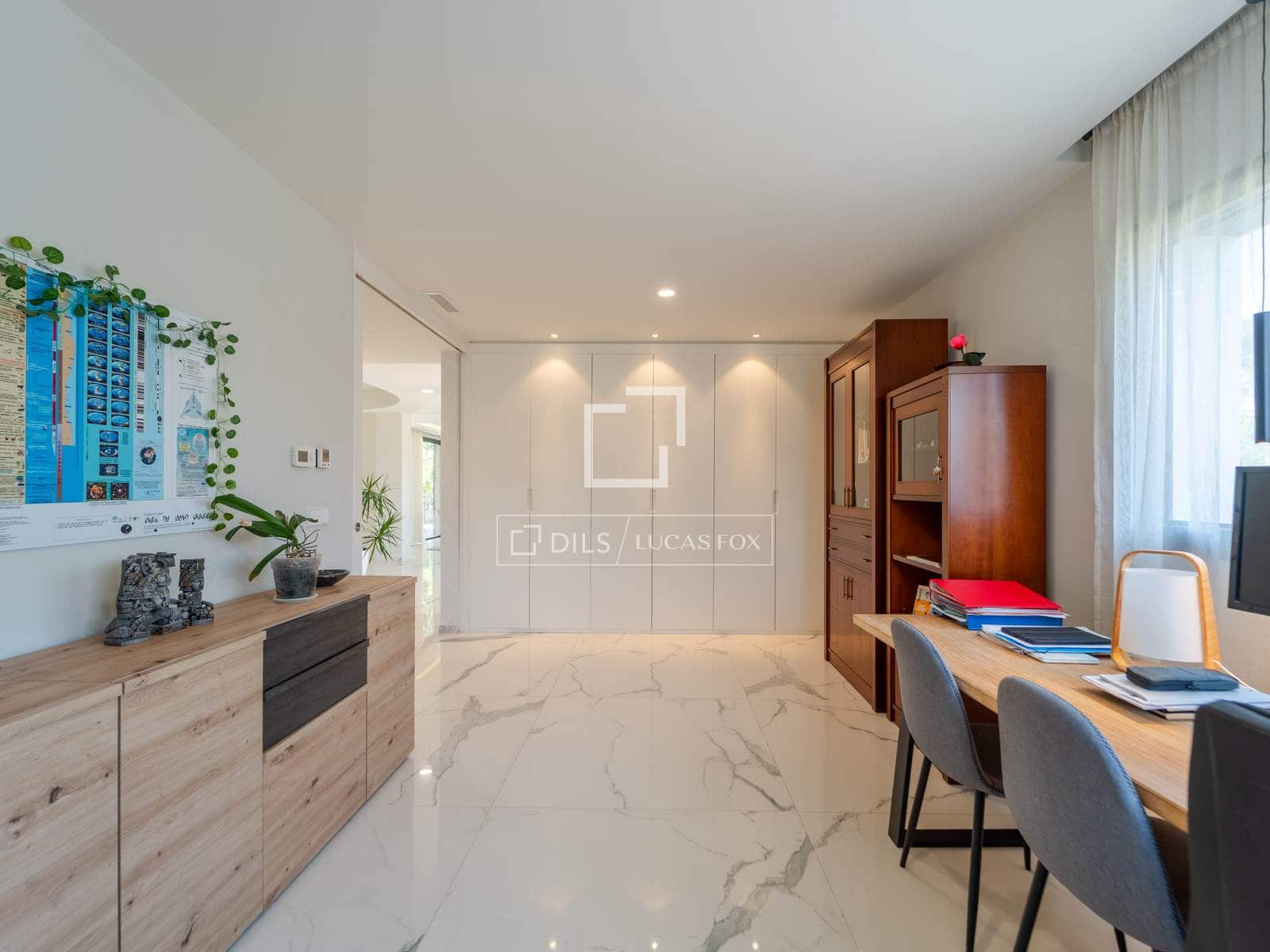 5 bedroom Villa for sale in La Pobla de Vallbona with pool garage - € 1,795,000 (Ref: 9996027)
